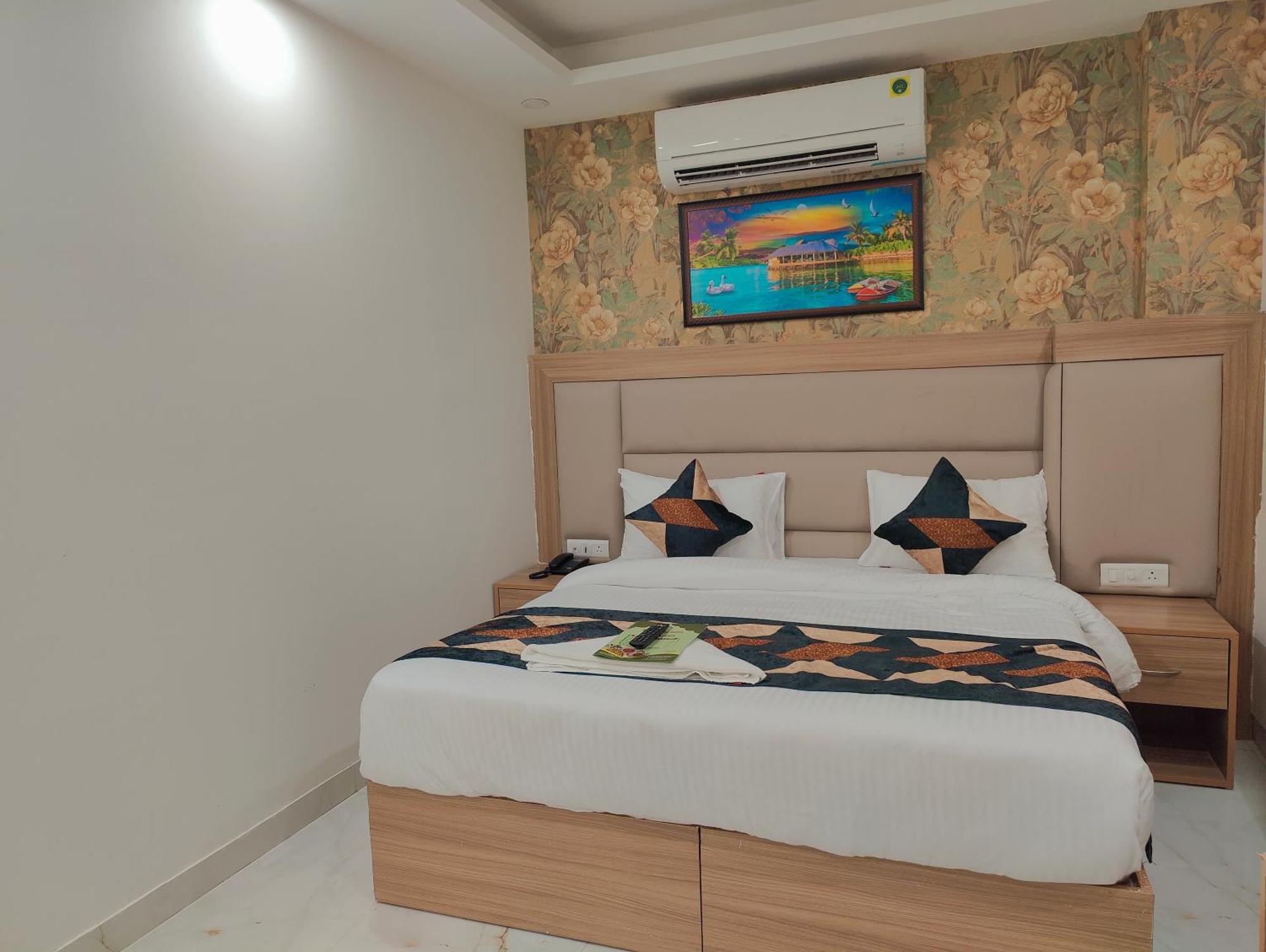 Decent Suites Inn- Mahipalpur, Delhi Airport, Aerocity 4*