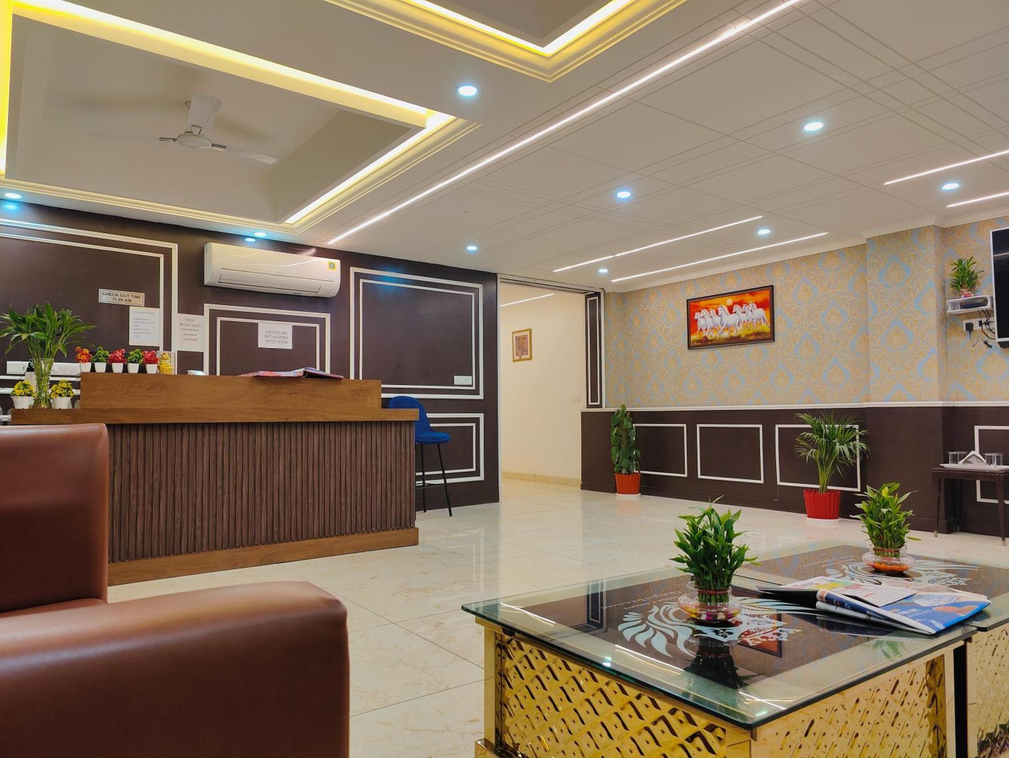 Decent Suites Inn- Mahipalpur, Delhi Airport, Aerocity Acomodação com café da manhã  4*
