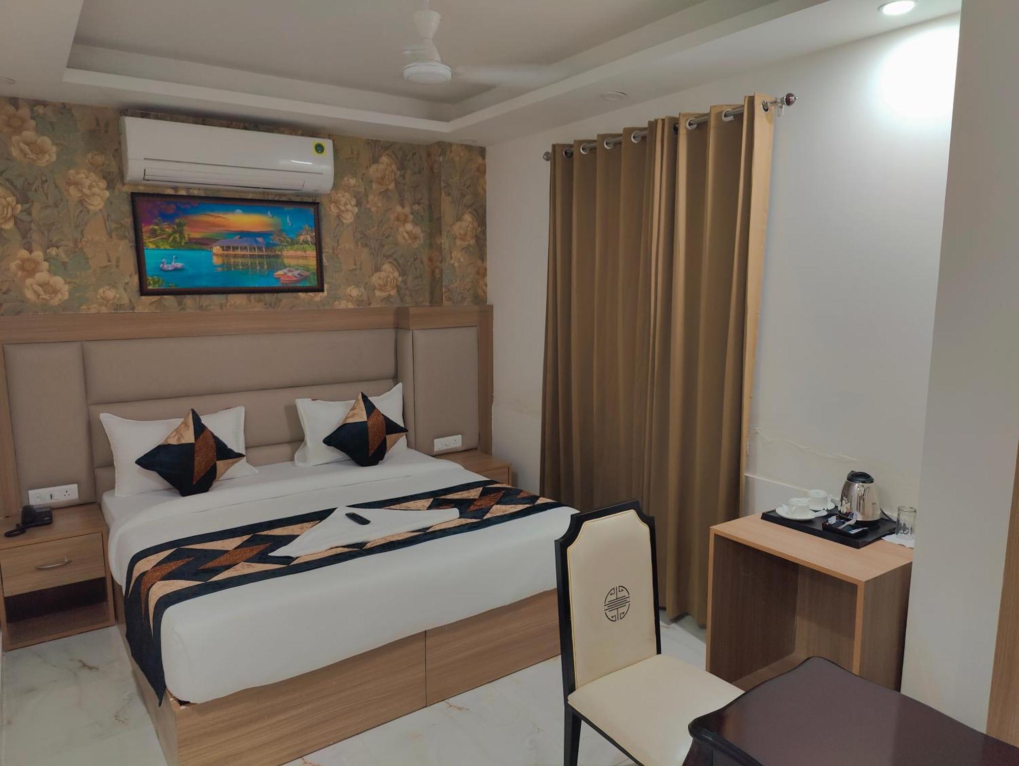 Decent Suites Inn- Mahipalpur, Delhi Airport, Aerocity 4*