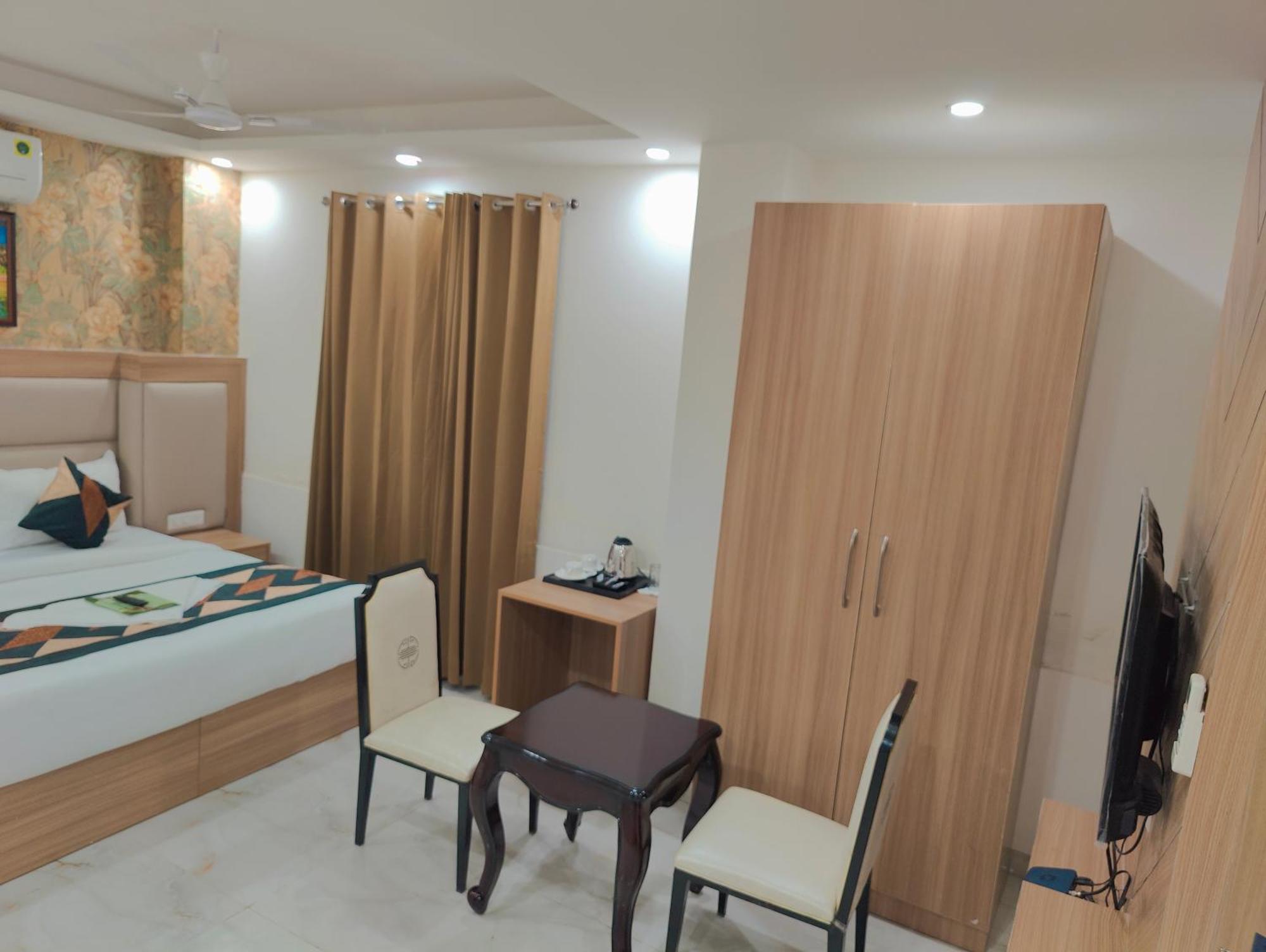 Decent Suites Inn- Mahipalpur, Delhi Airport, Aerocity Acomodação com café da manhã 