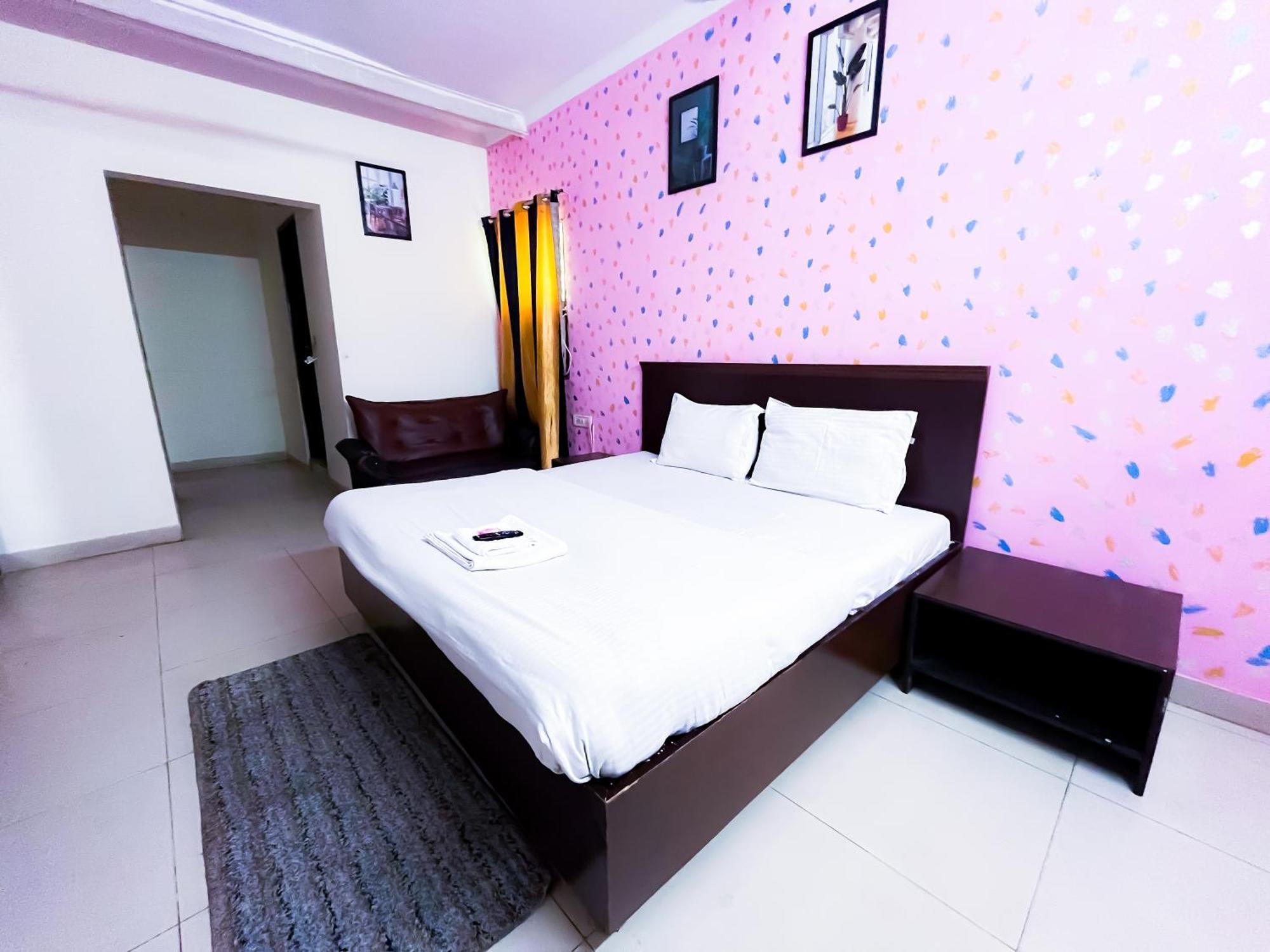 Red House - South Ex Near Aims * New Delhi