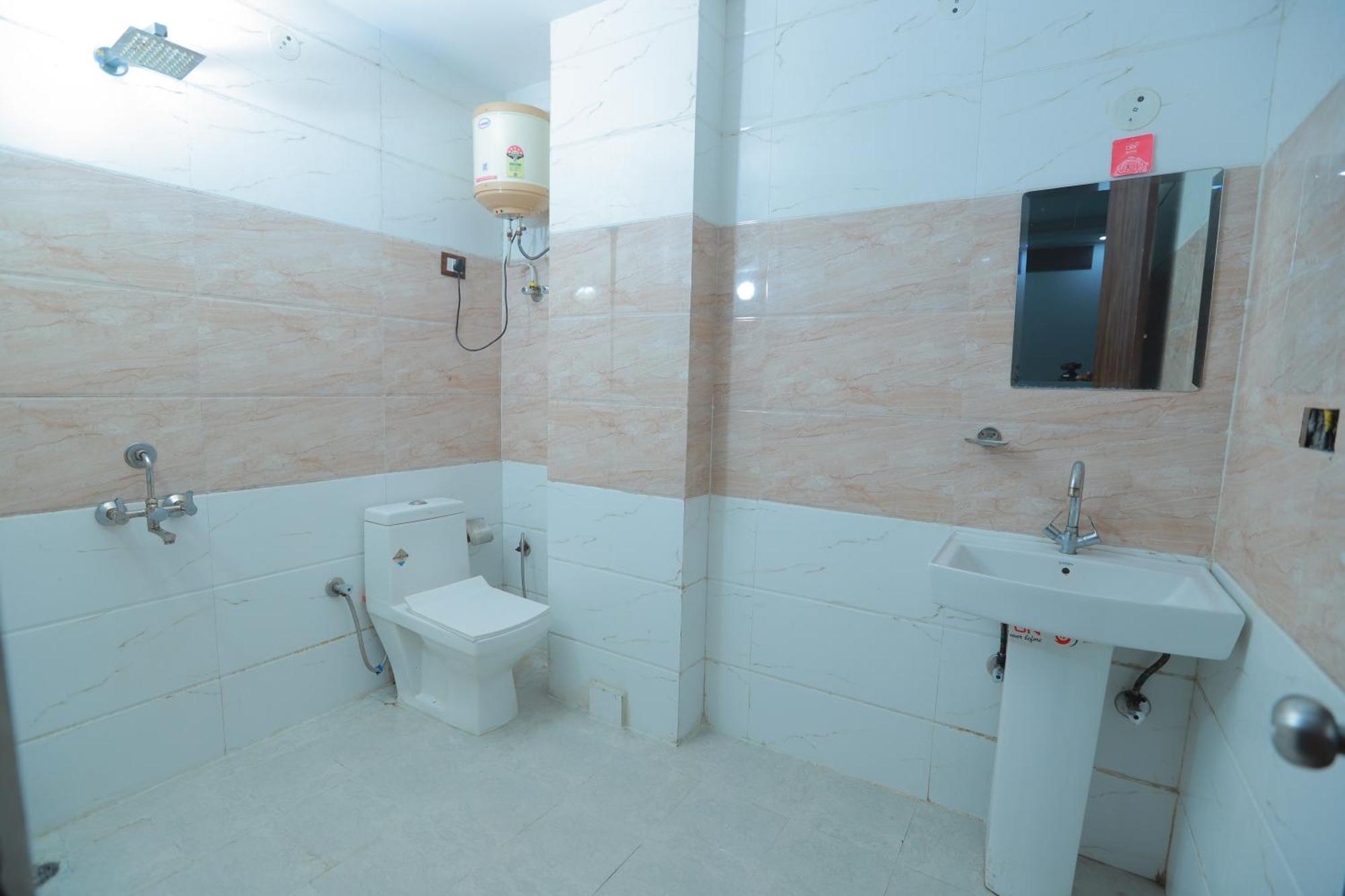 Oaks Plaza Delhi Airport Bed & Breakfast New Delhi
