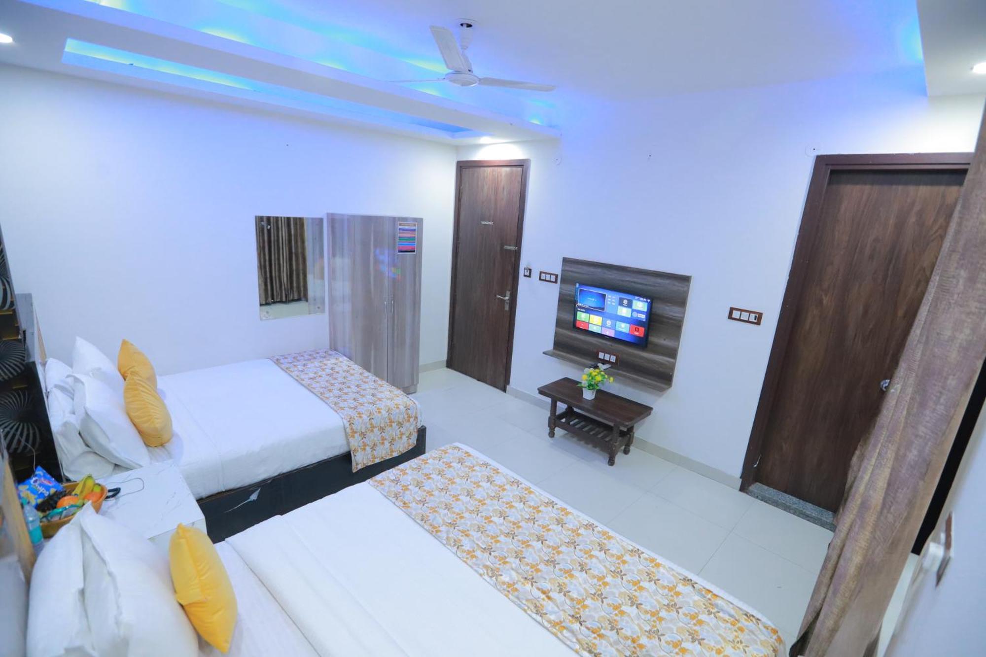 Oaks Plaza Delhi Airport *
