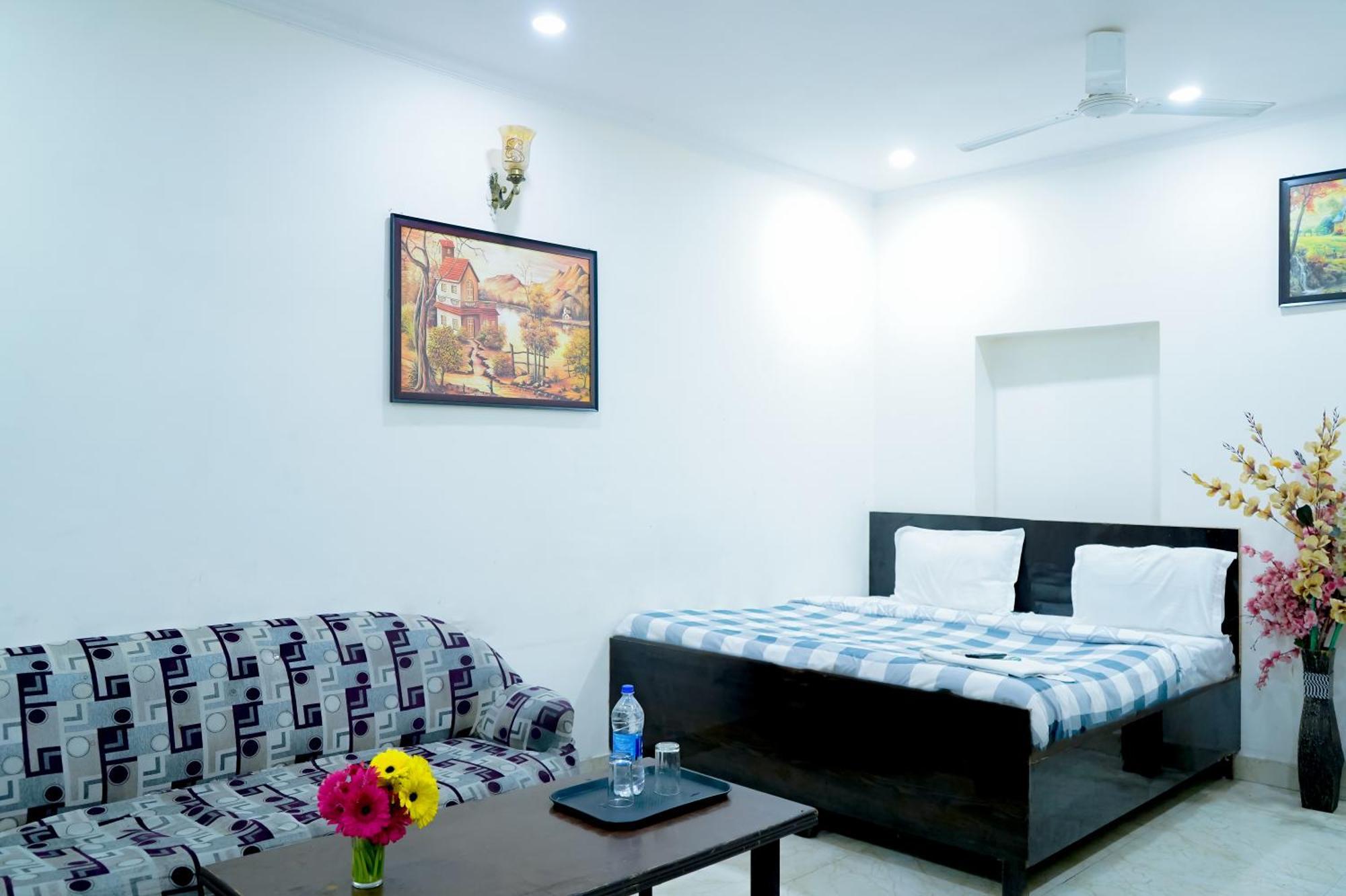Hotel Tom International - Near Nizamuddin Railway Station New Delhi