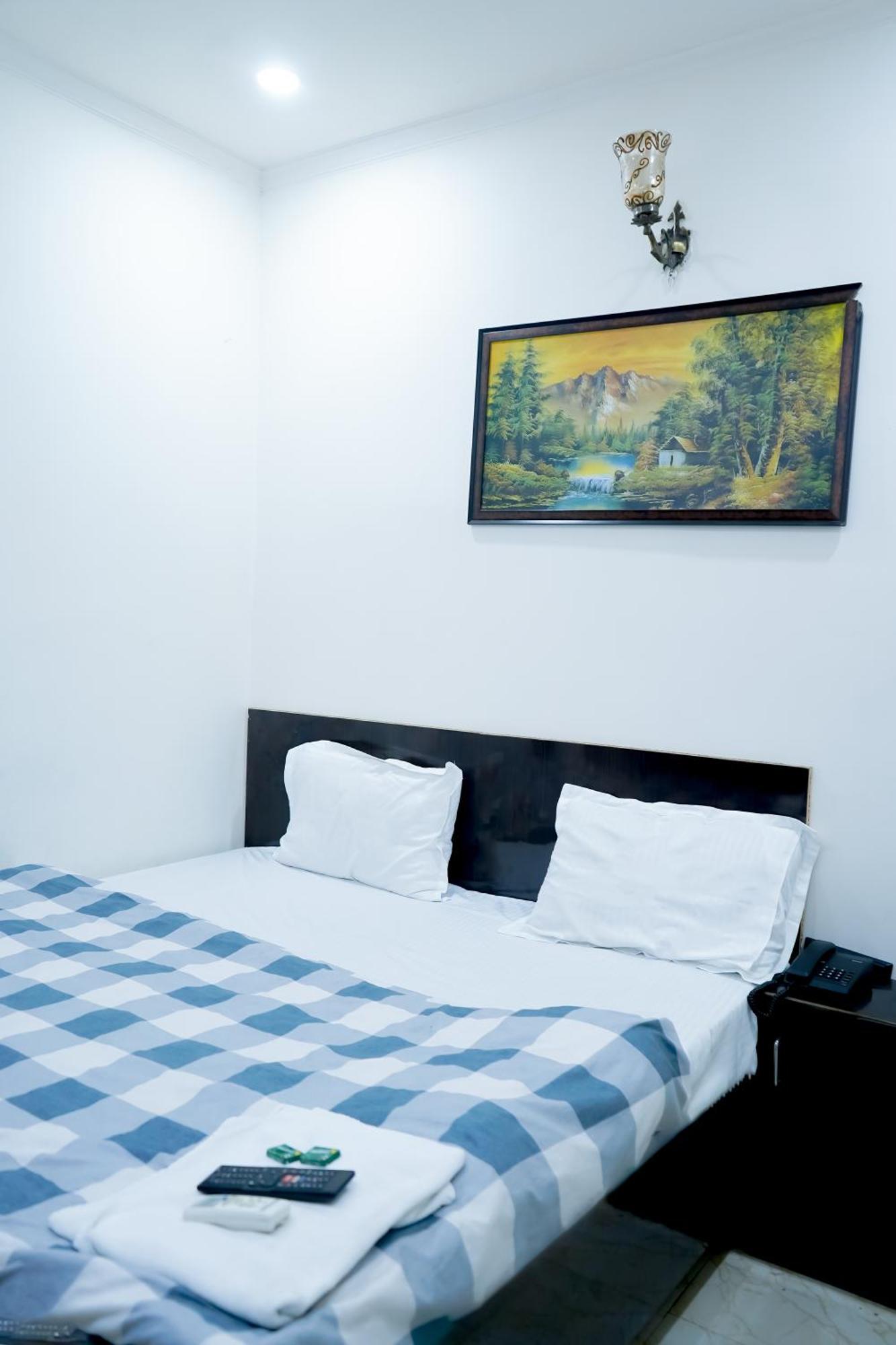 Tom International - Near Nizamuddin Railway Station 4*