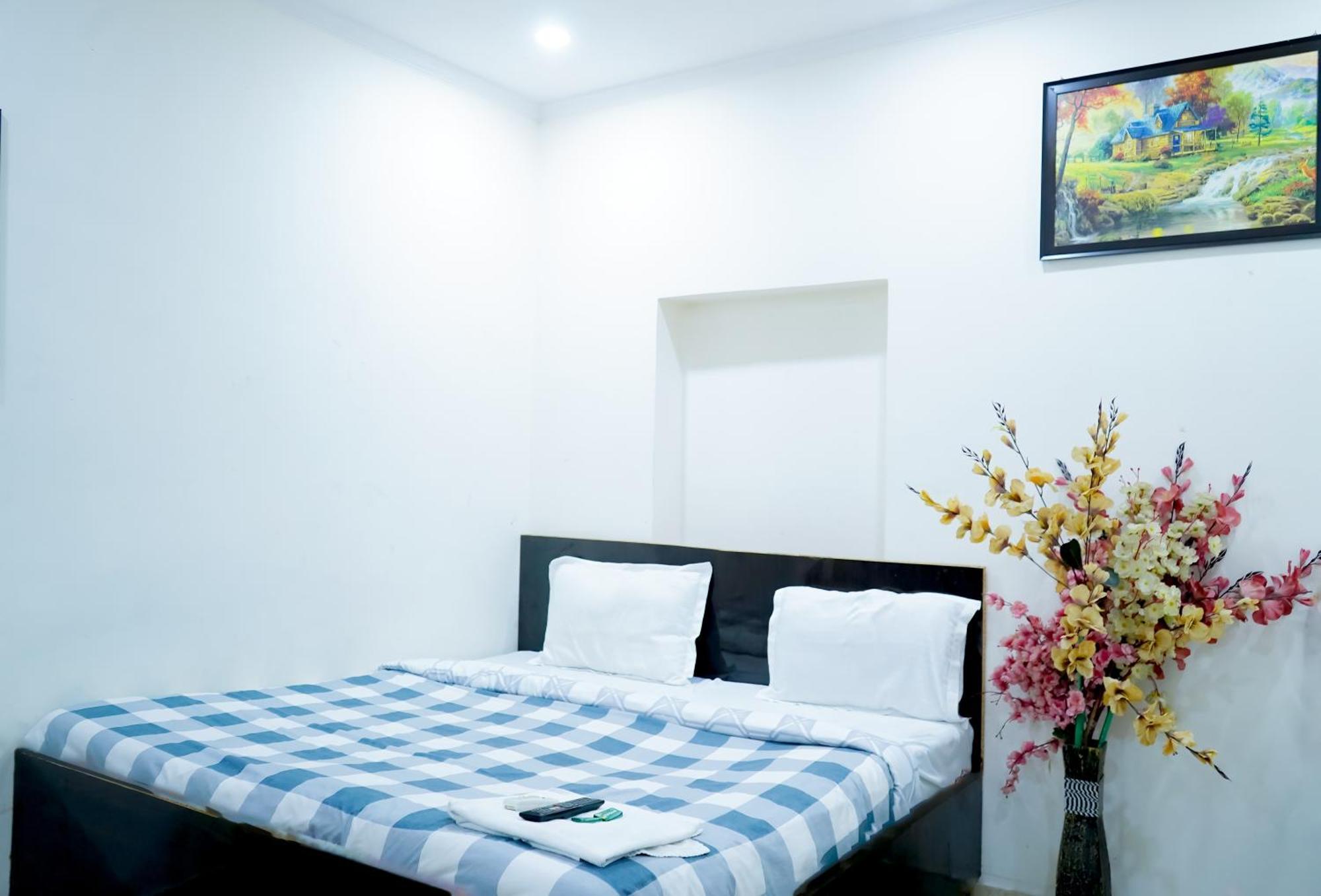 Tom International - Near Nizamuddin Railway Station New Delhi