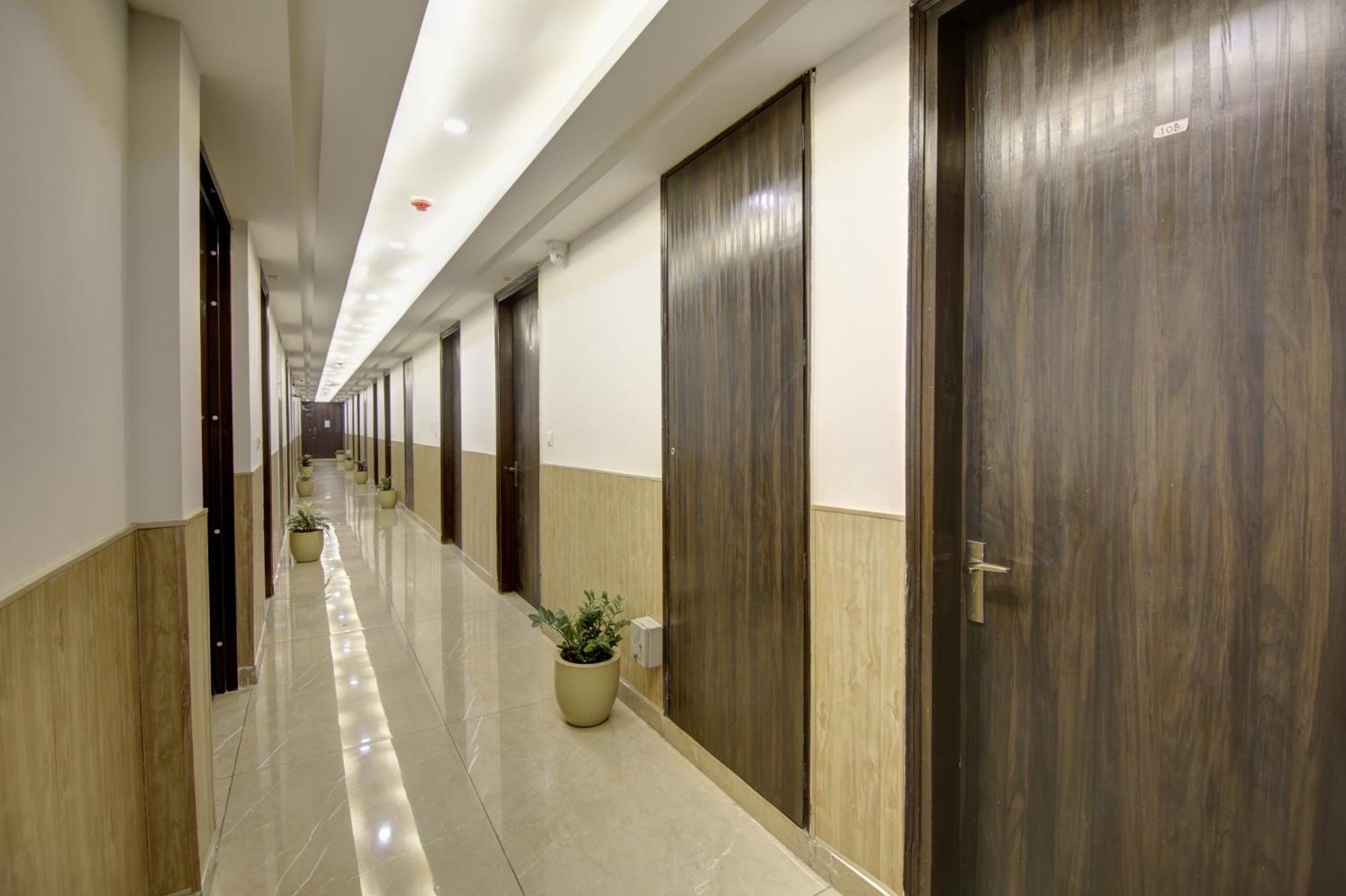 Hotel Park Tree - Igi Airport A Unit Of Prithvi Palace 4*