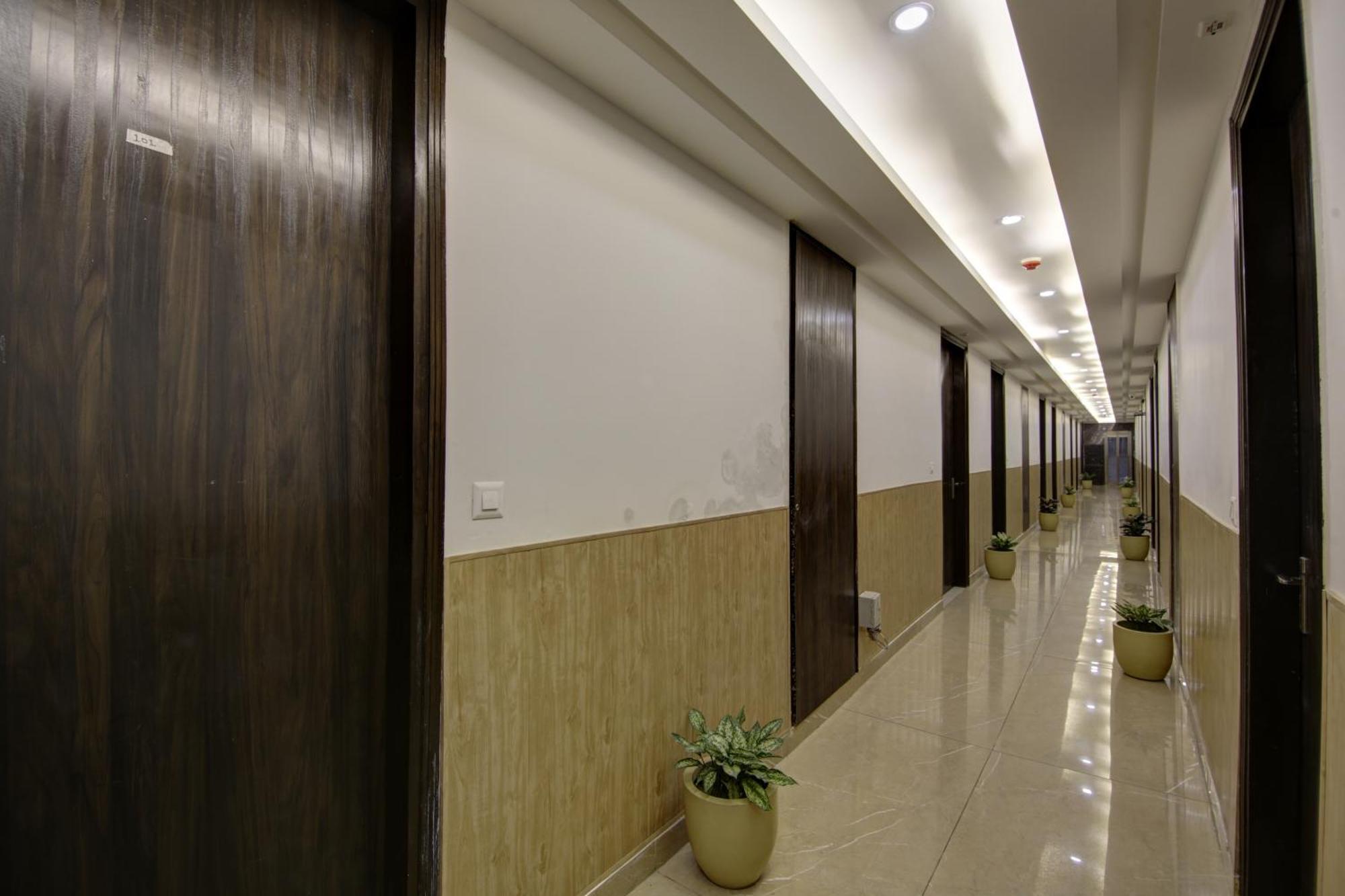 Park Tree - Igi Airport A Unit Of Prithvi Palace 4* New Delhi