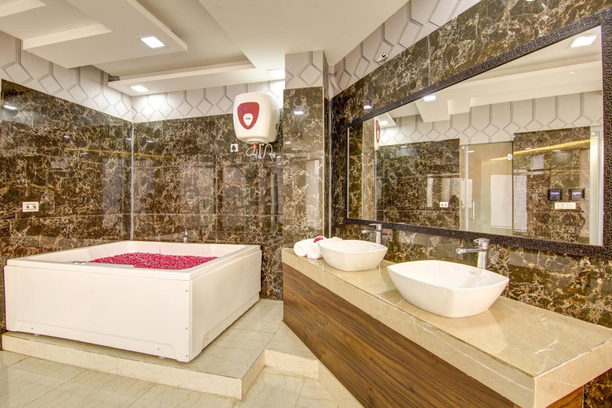 Park Tree - Igi Airport A Unit Of Prithvi Palace 4* New Delhi