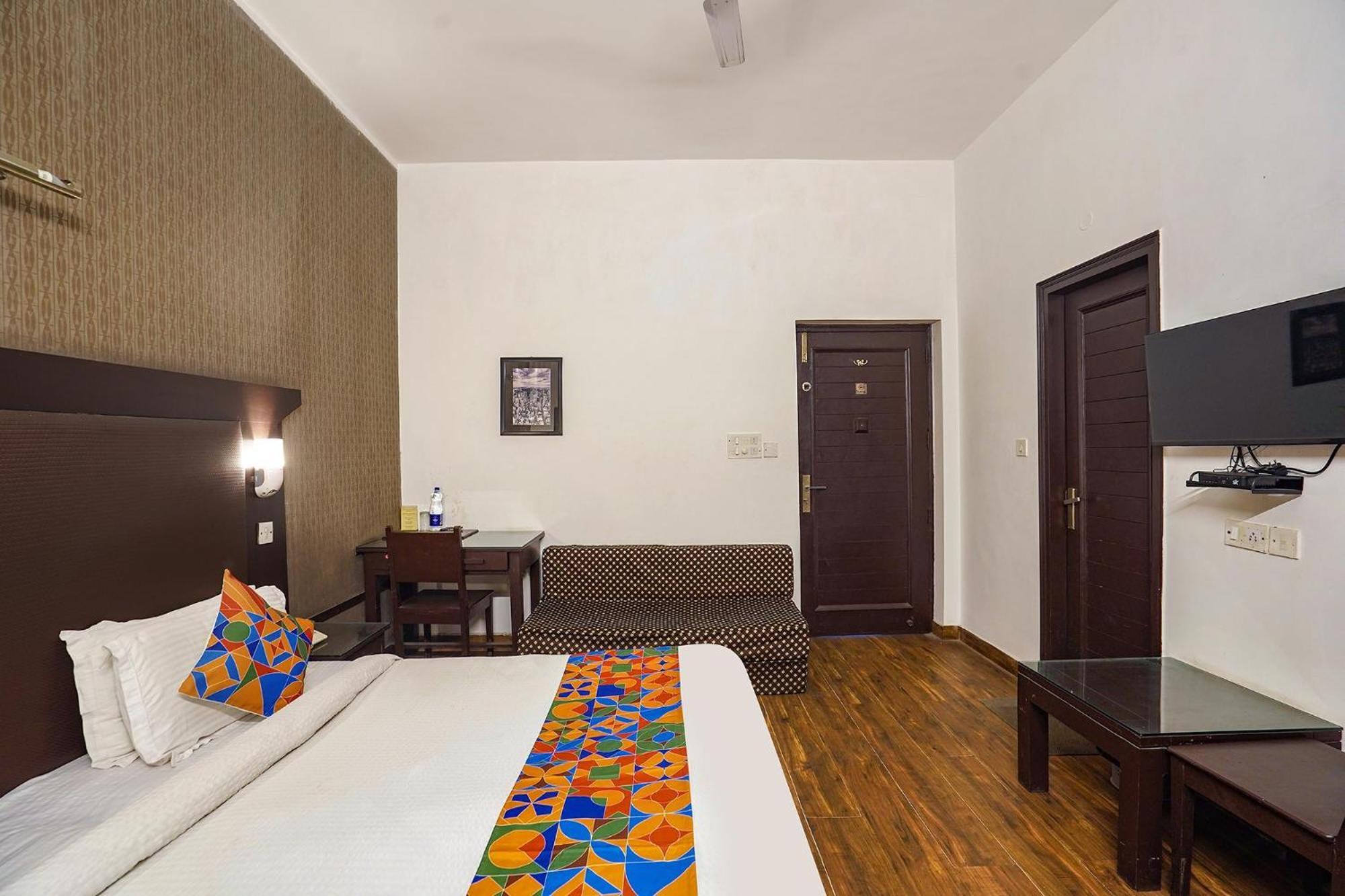 Hotel Fabhotel Saket 3*