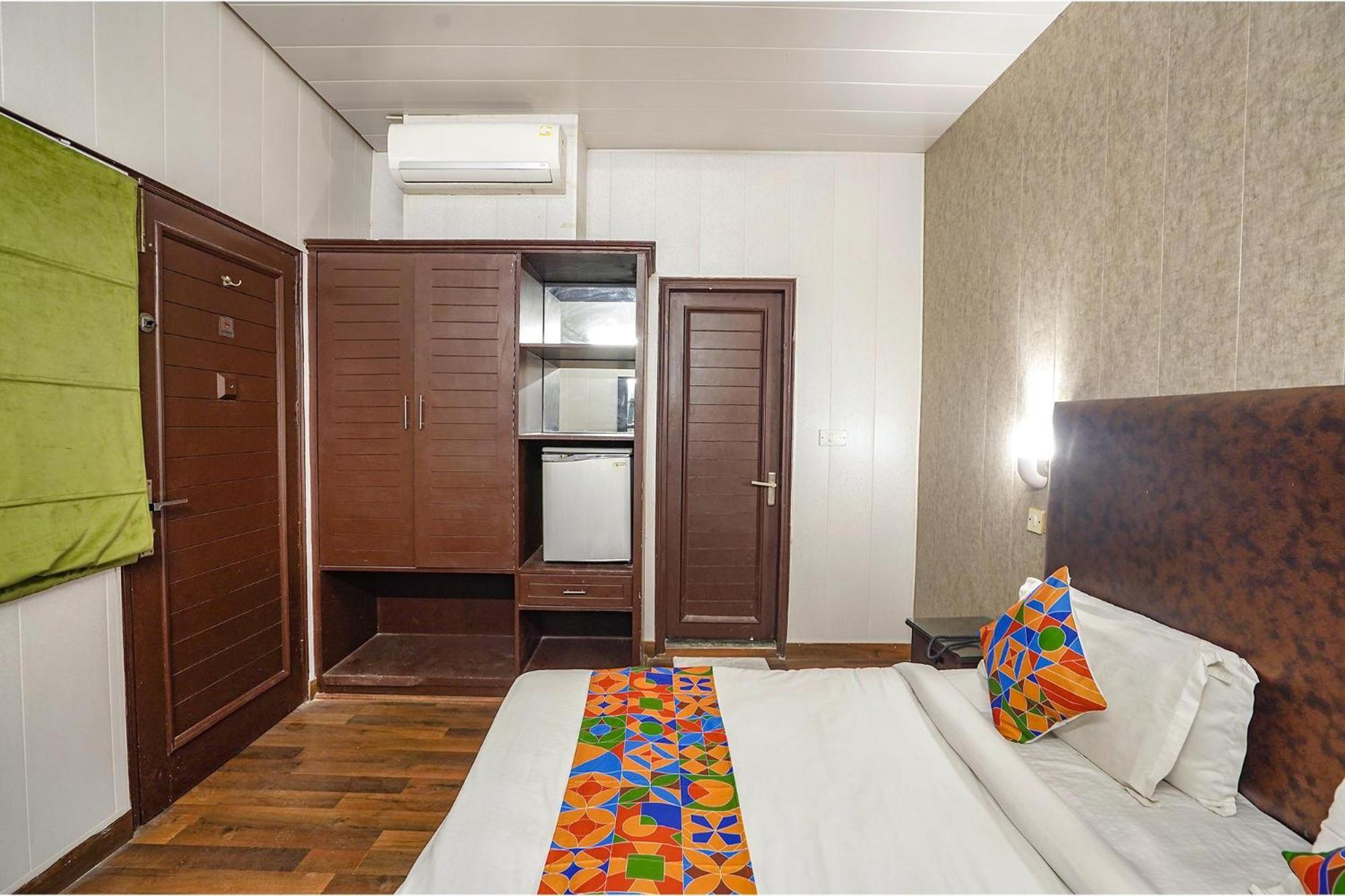 Fabhotel Saket 3* New Delhi