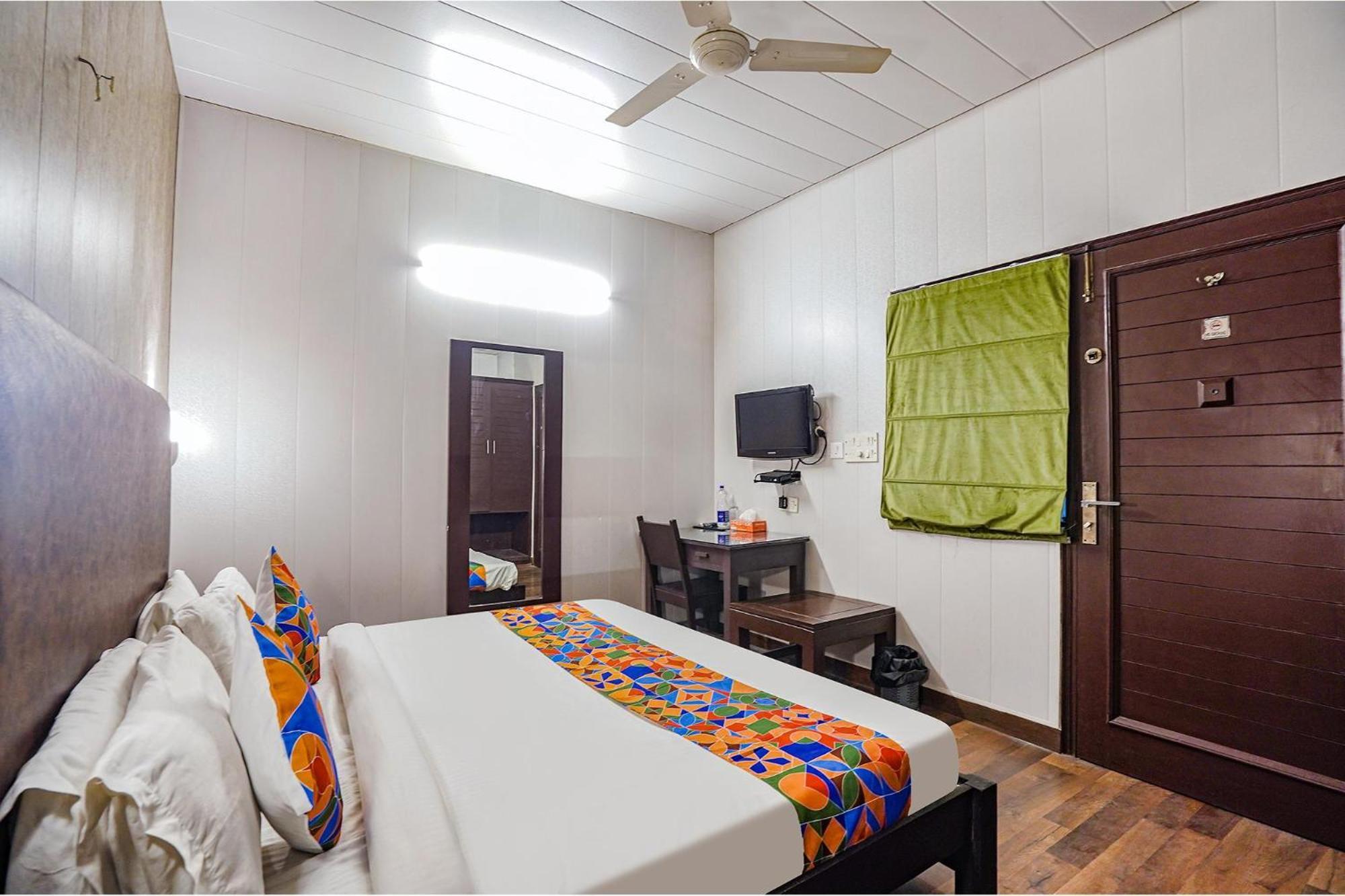 Hotel Fabhotel Saket