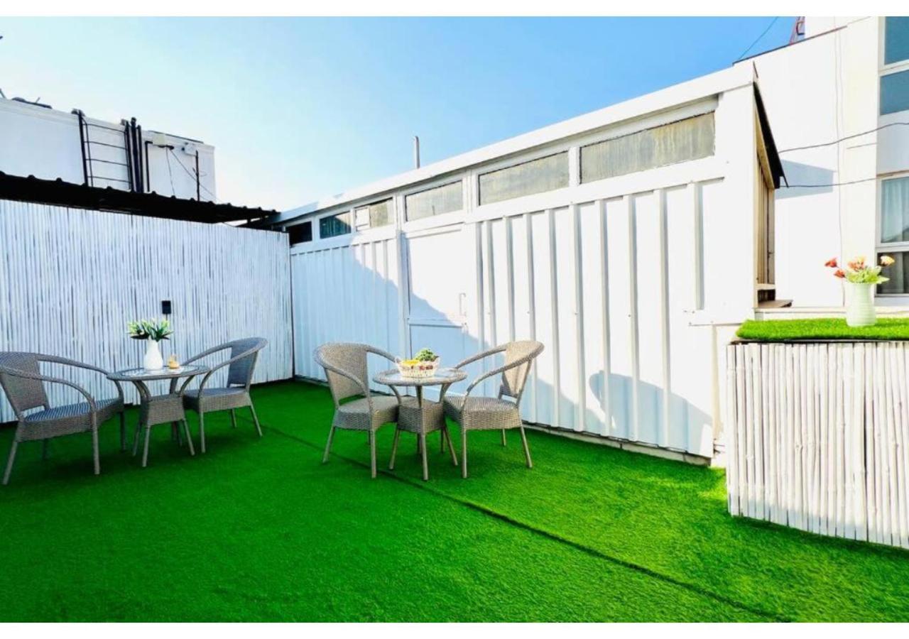 Bluo Vasant Vihar Pvr - Kitchen, Terrace, Lift Apartment *