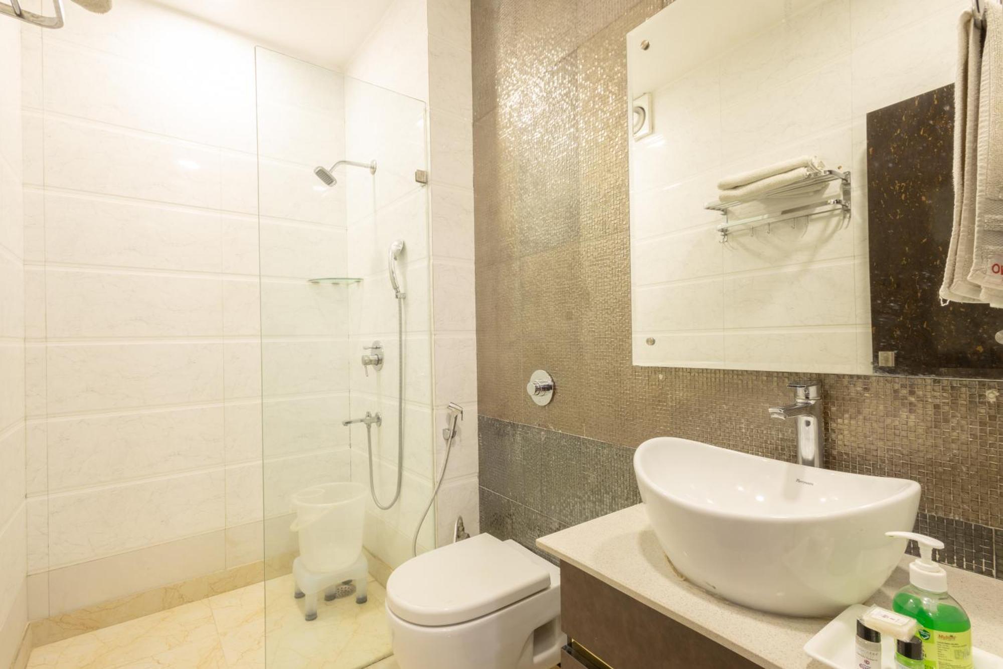 Cosmo Near Blk Hospital Karol Bagh Hotel