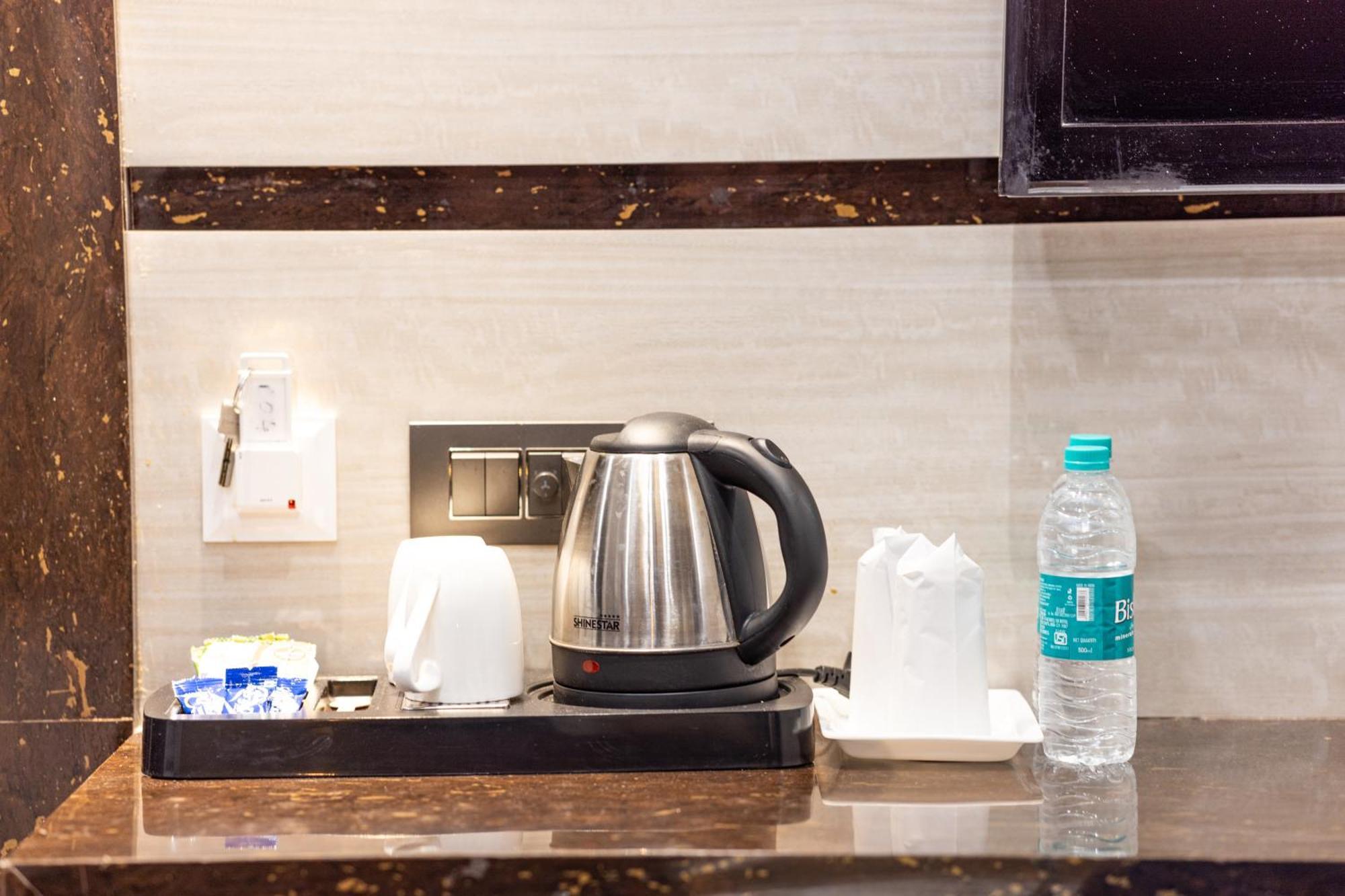 Cosmo Near Blk Hospital Karol Bagh Hotel 4*