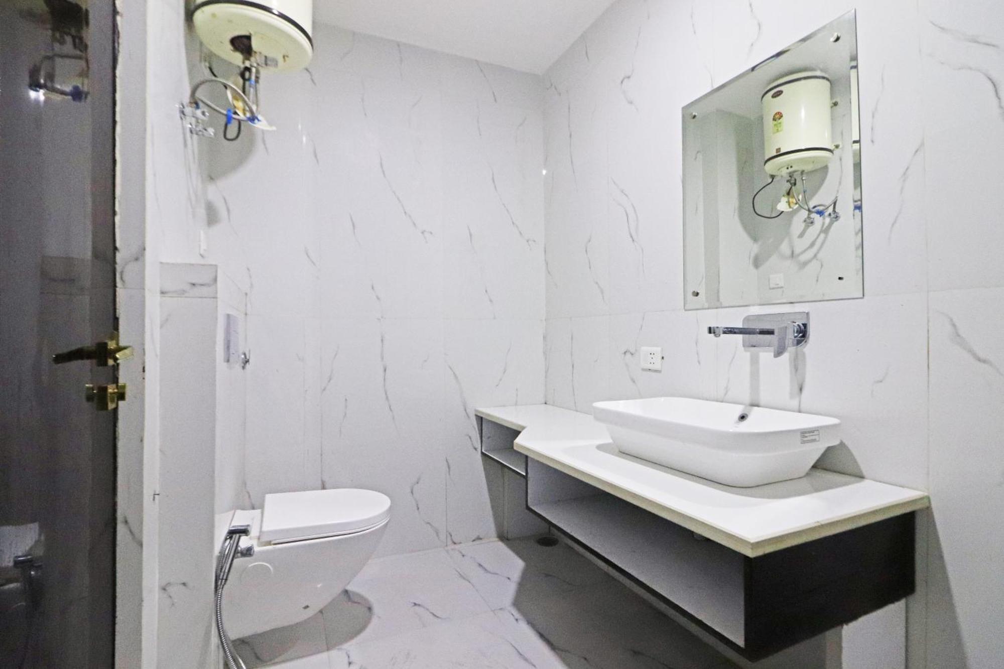 Hotel Qubic Near Igi Delhi Airport