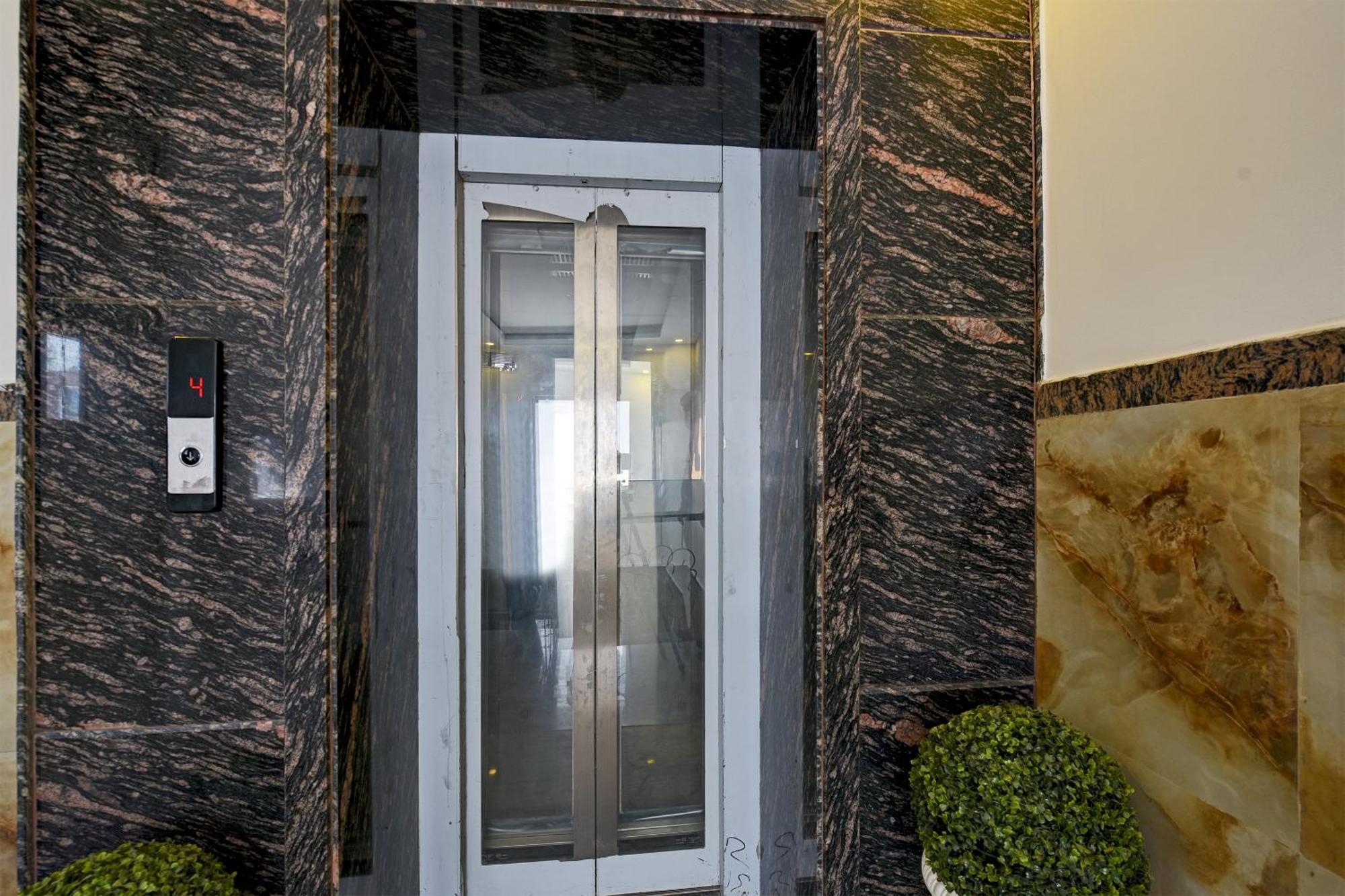 Hotel Roseewood Near Delhi International Airport 4*