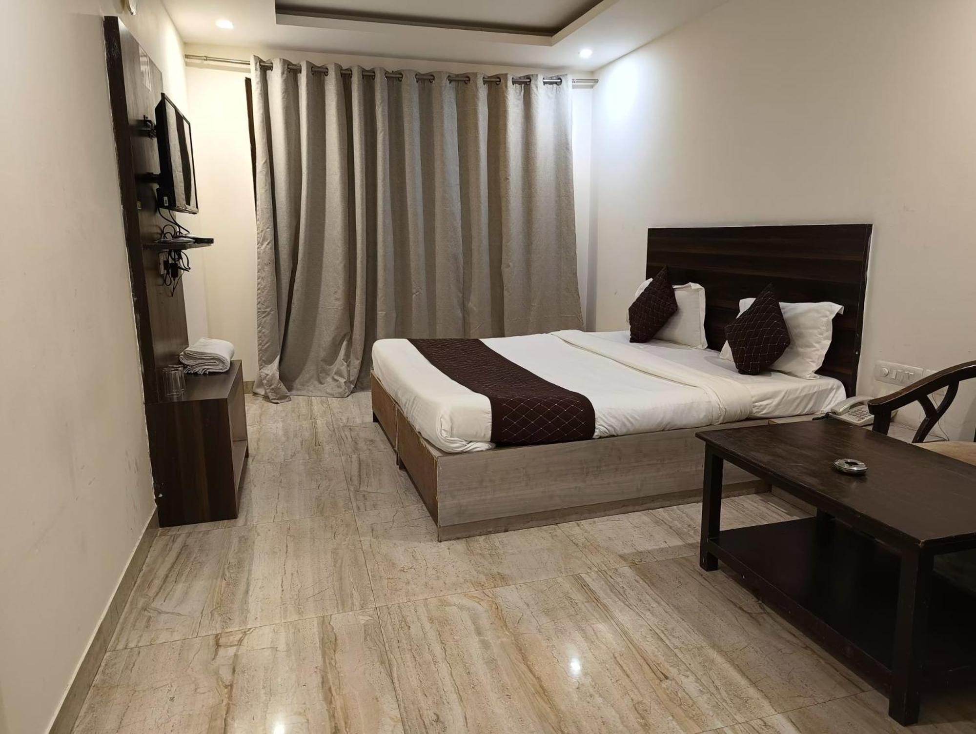 Samara Kingdom Near Delhi Airport Hotel