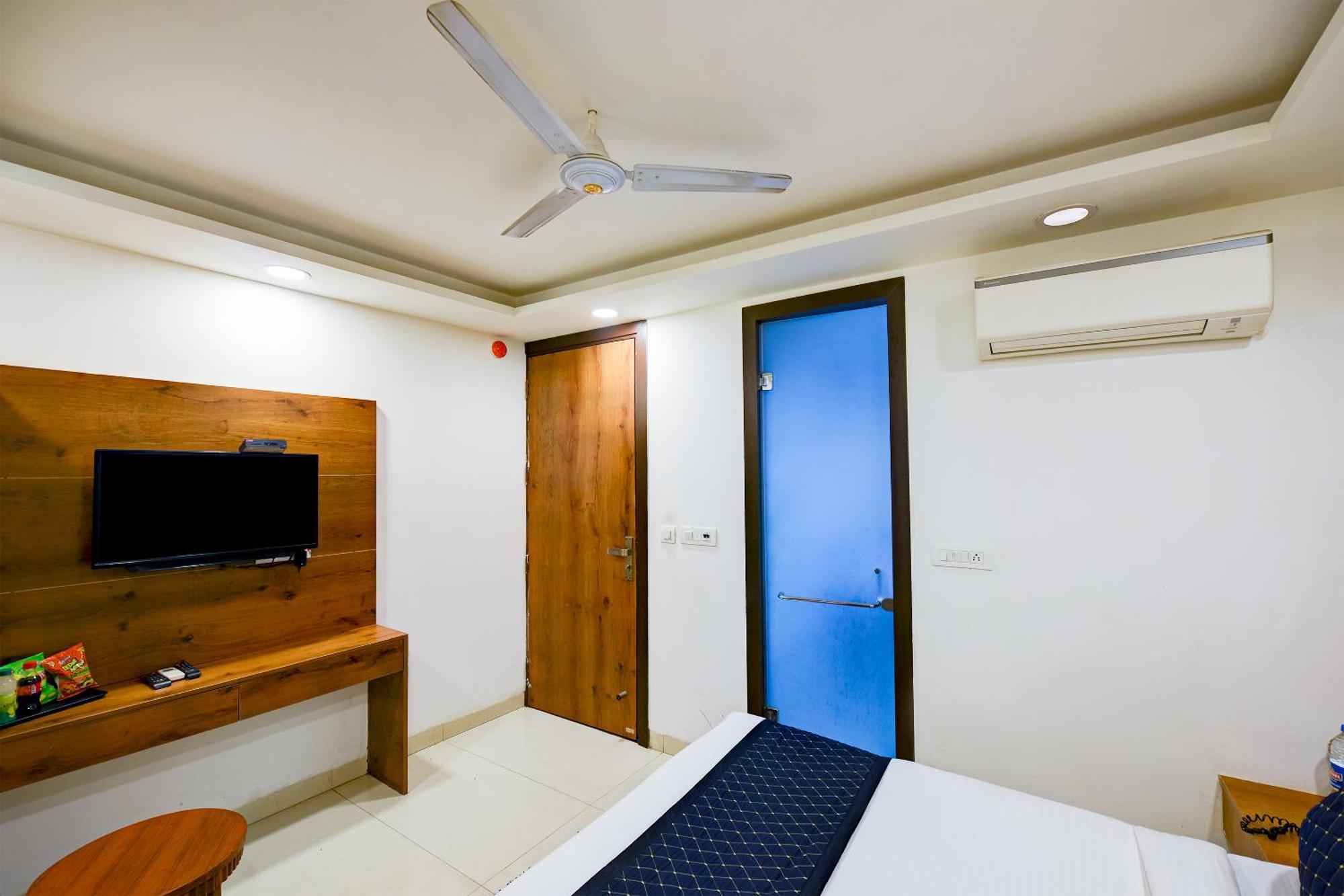 Gloory Near Delhi Airport Hotel 4*
