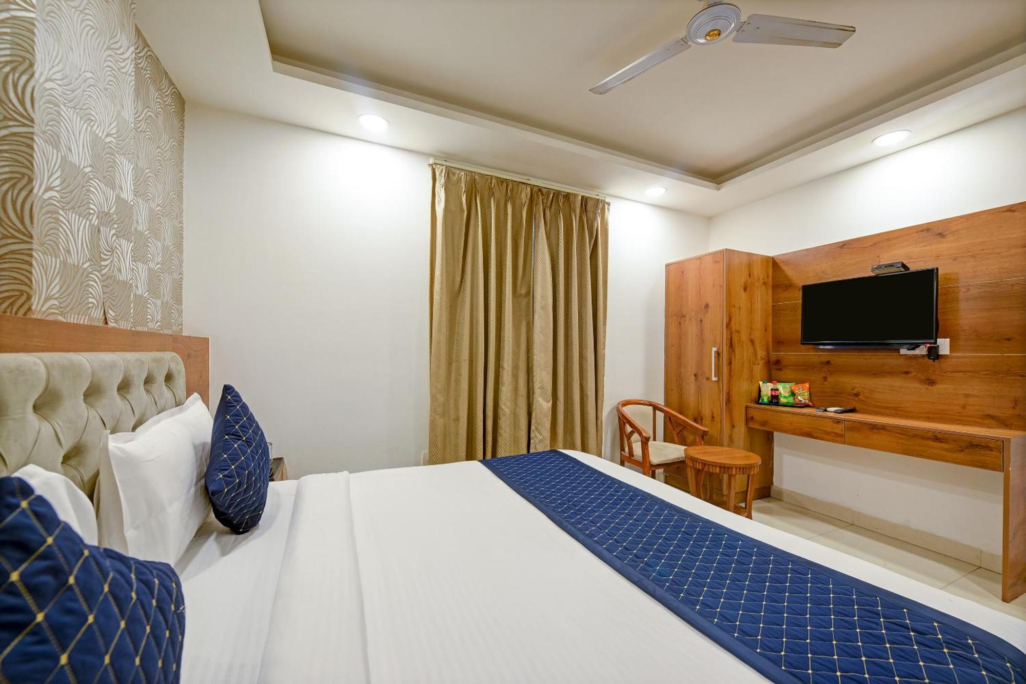 Hotel Gloory Near Delhi Airport