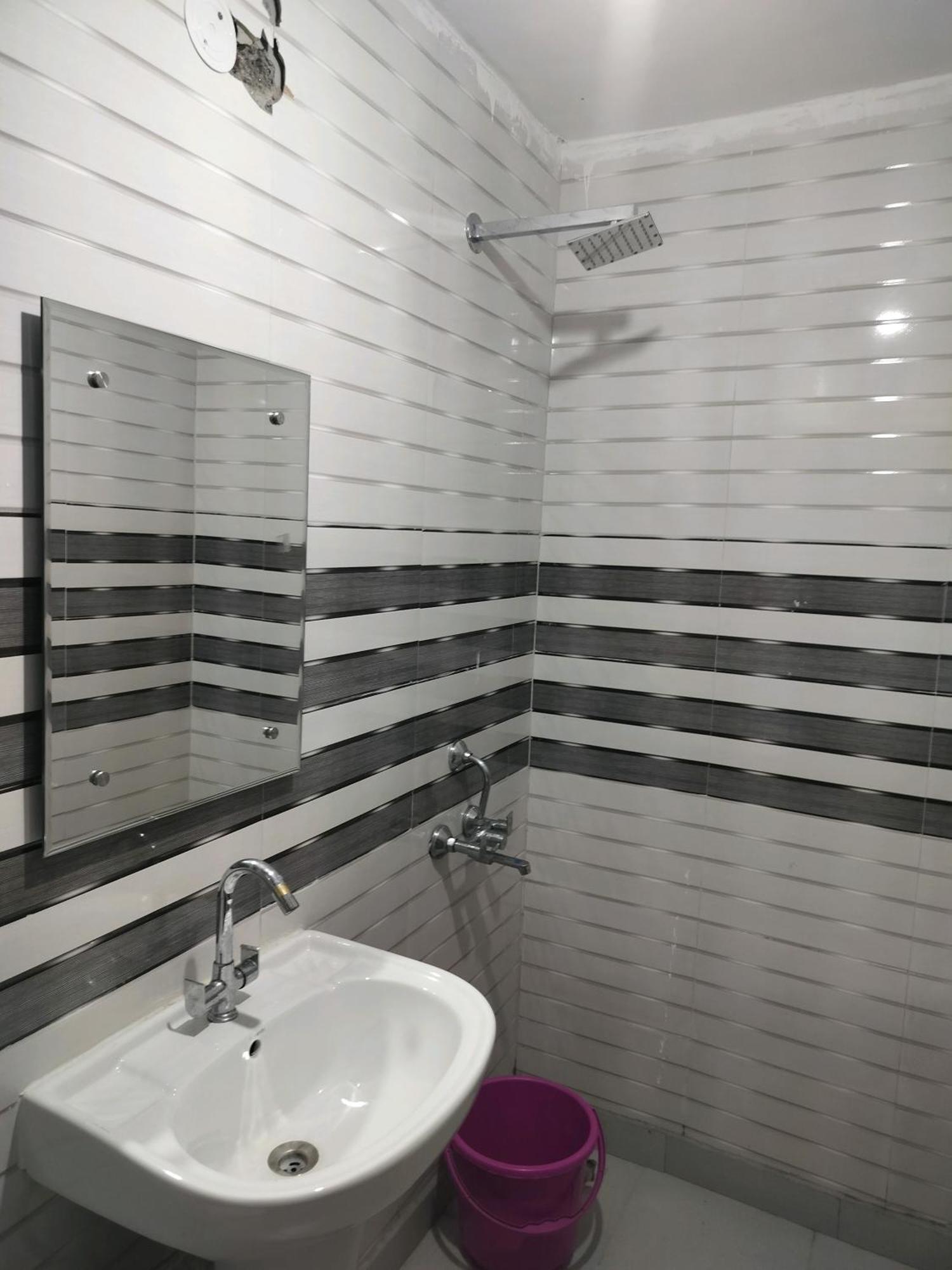 The Raveesh B6 * New Delhi
