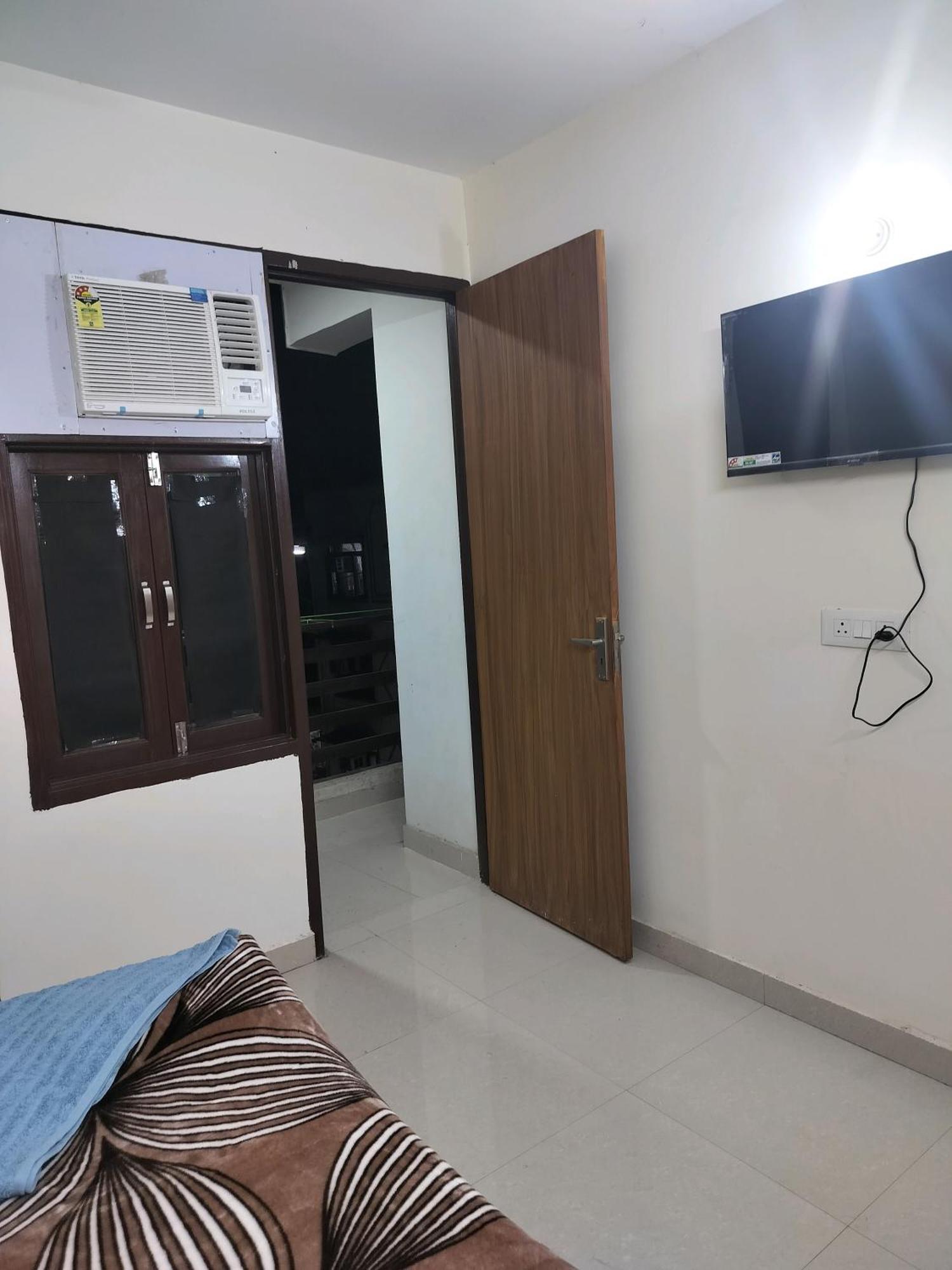 The Raveesh B6 New Delhi