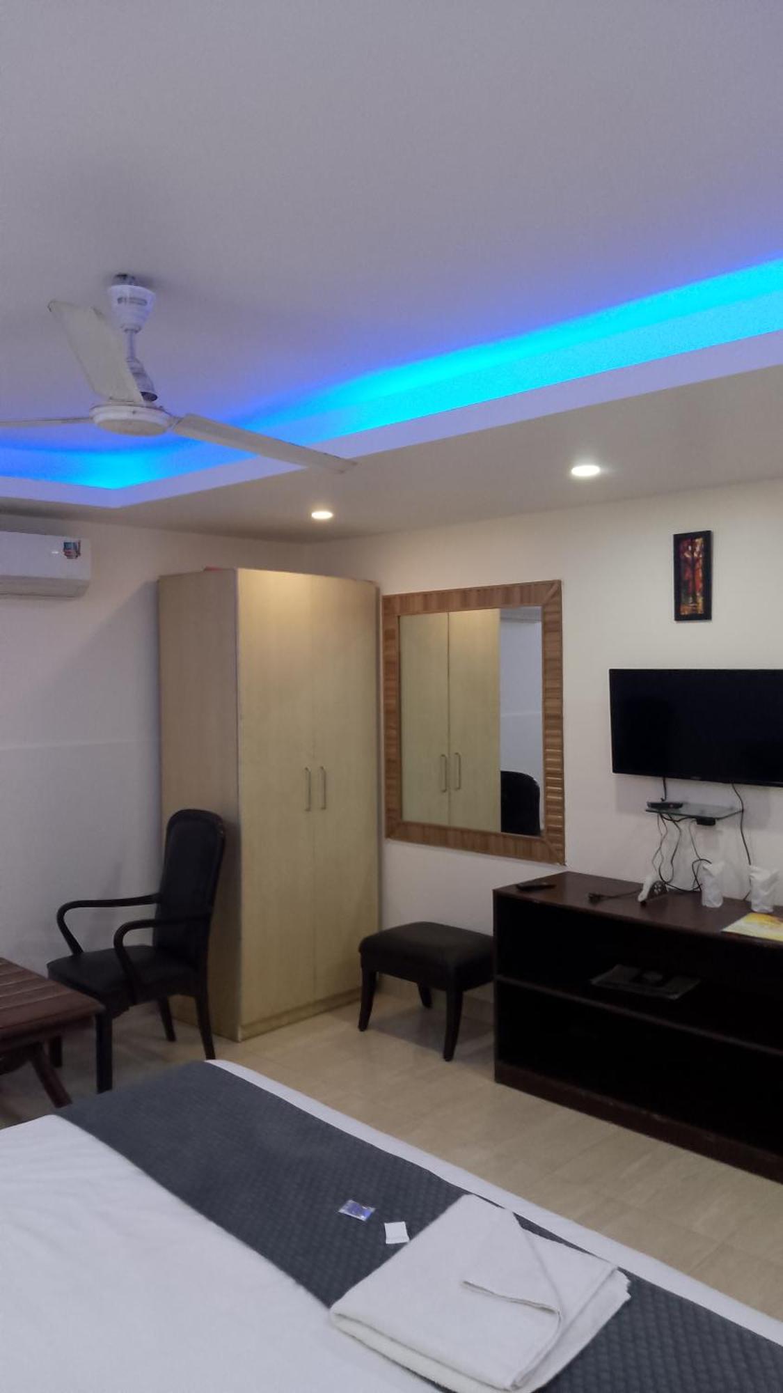 Airport Mahal Hotel 3*