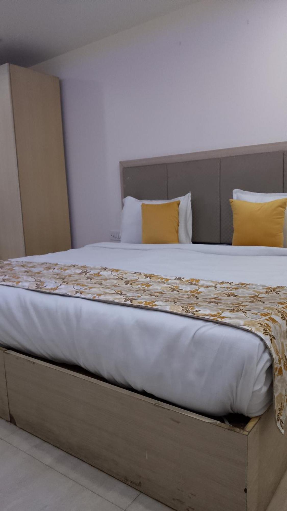 Hotel Airport Mahal