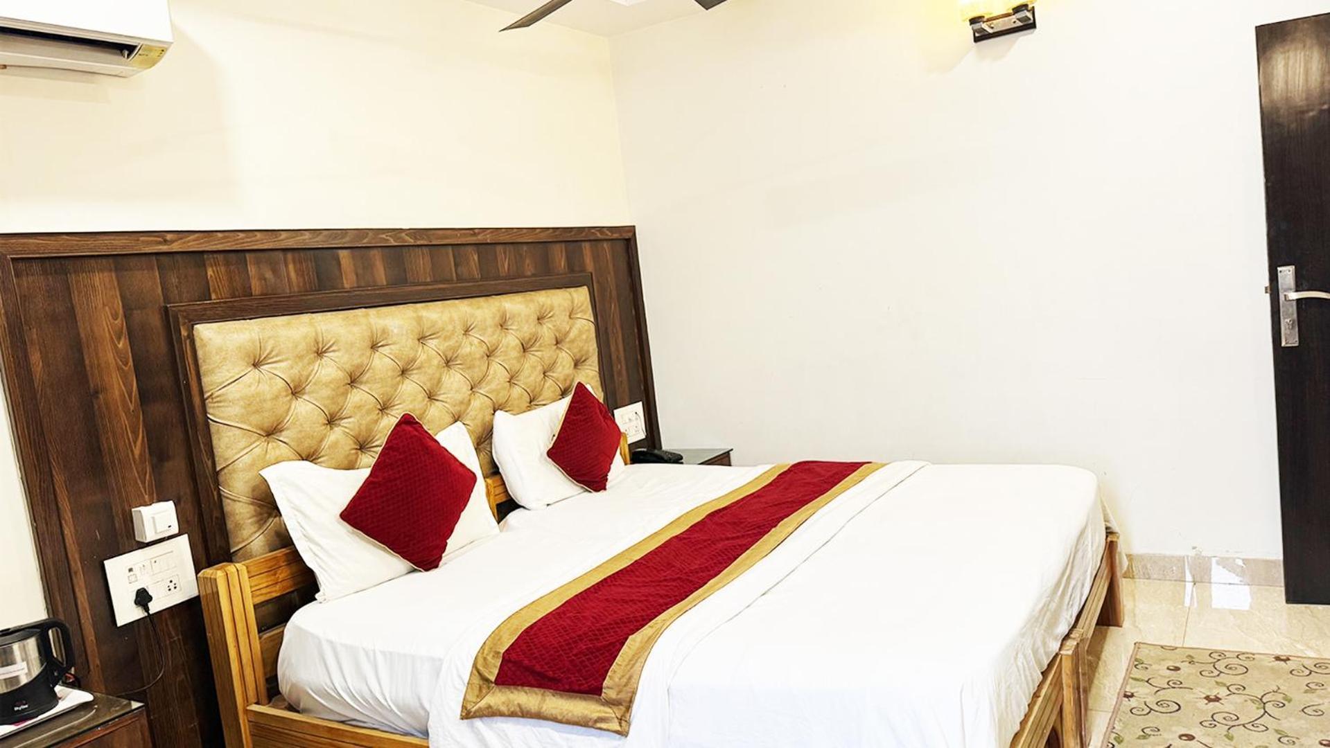 Staybook Atlanta Train Station 4* New Delhi