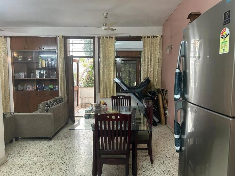 Metronest Stays: In South Delhi * New Delhi