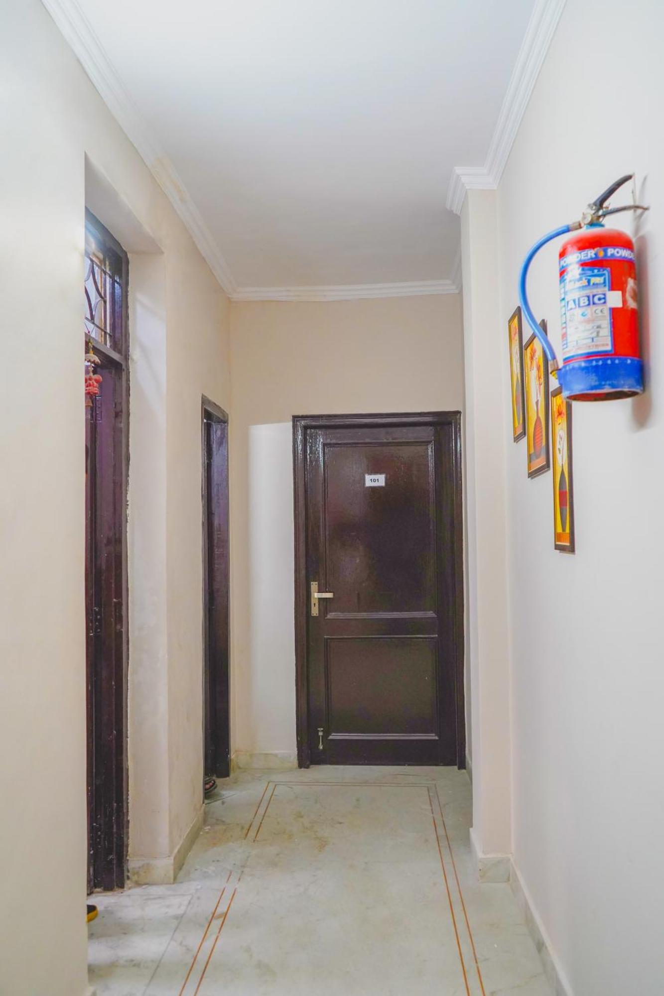 Roomshala 155 Jpc - Malviya Nagar Acomodação com café da manhã 