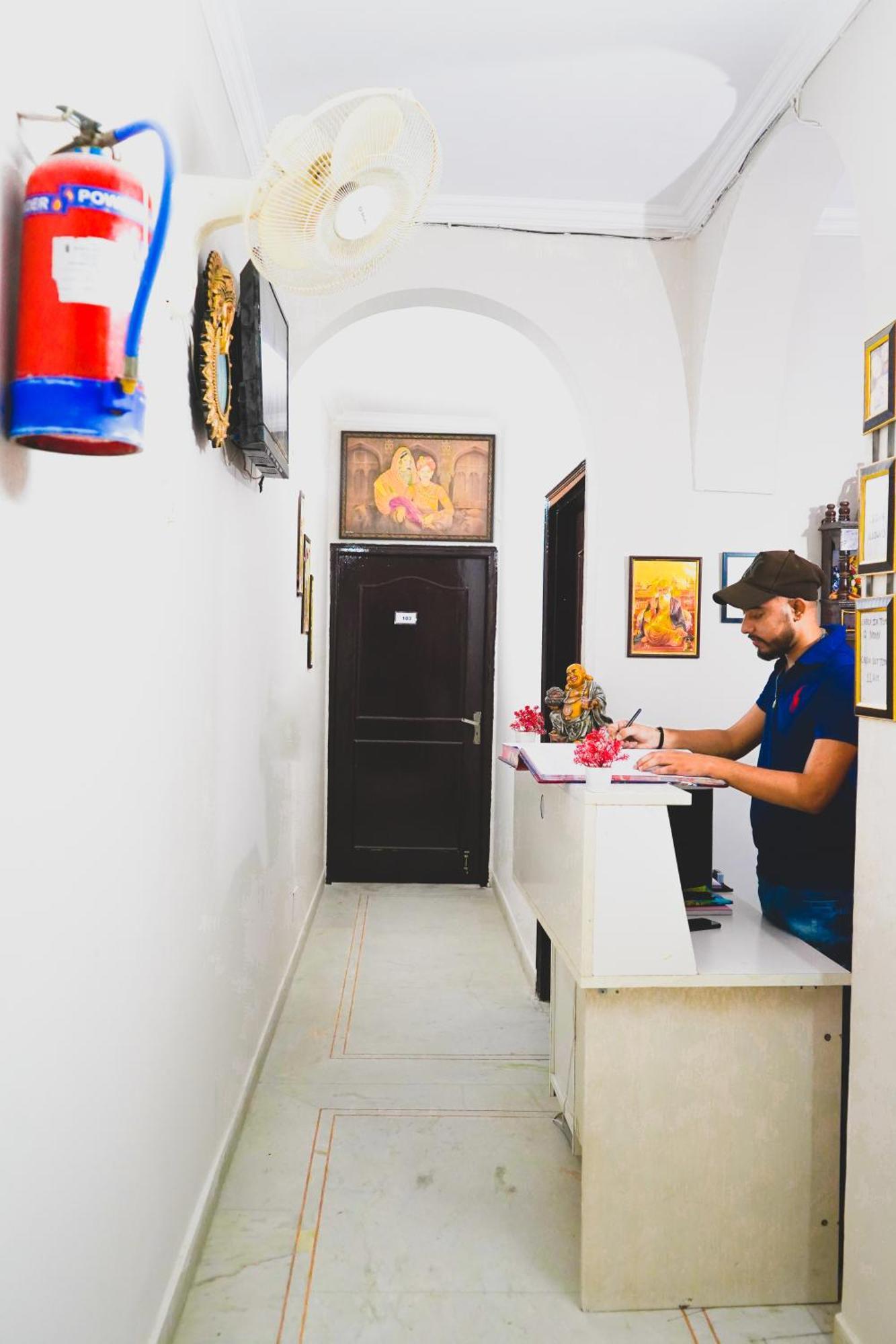 Roomshala 155 Jpc - Malviya Nagar Acomodação com café da manhã  *