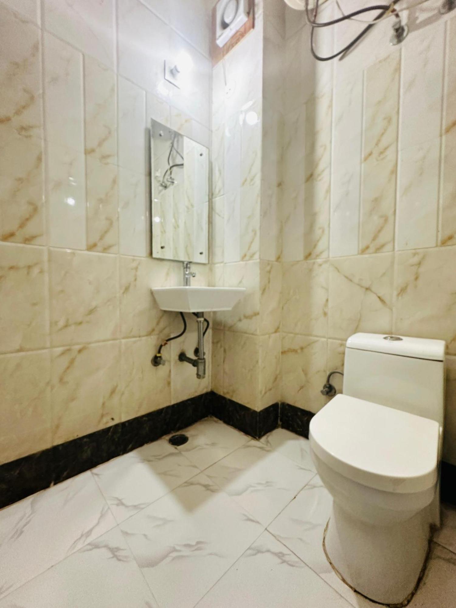 S R Palace Near Delhi International Airport New Delhi