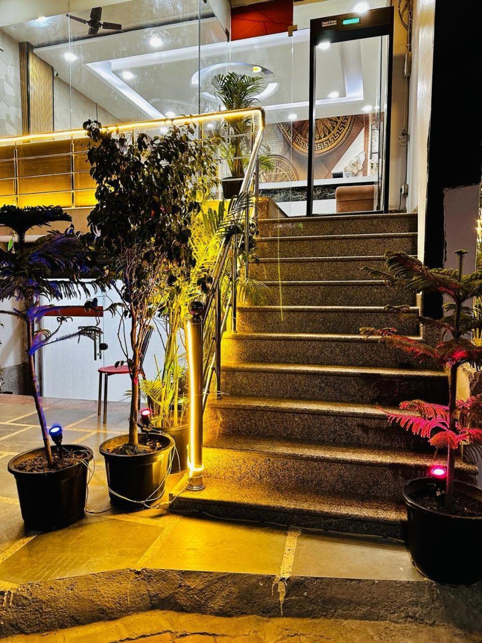 Hotel S R Palace Near Delhi International Airport New Delhi