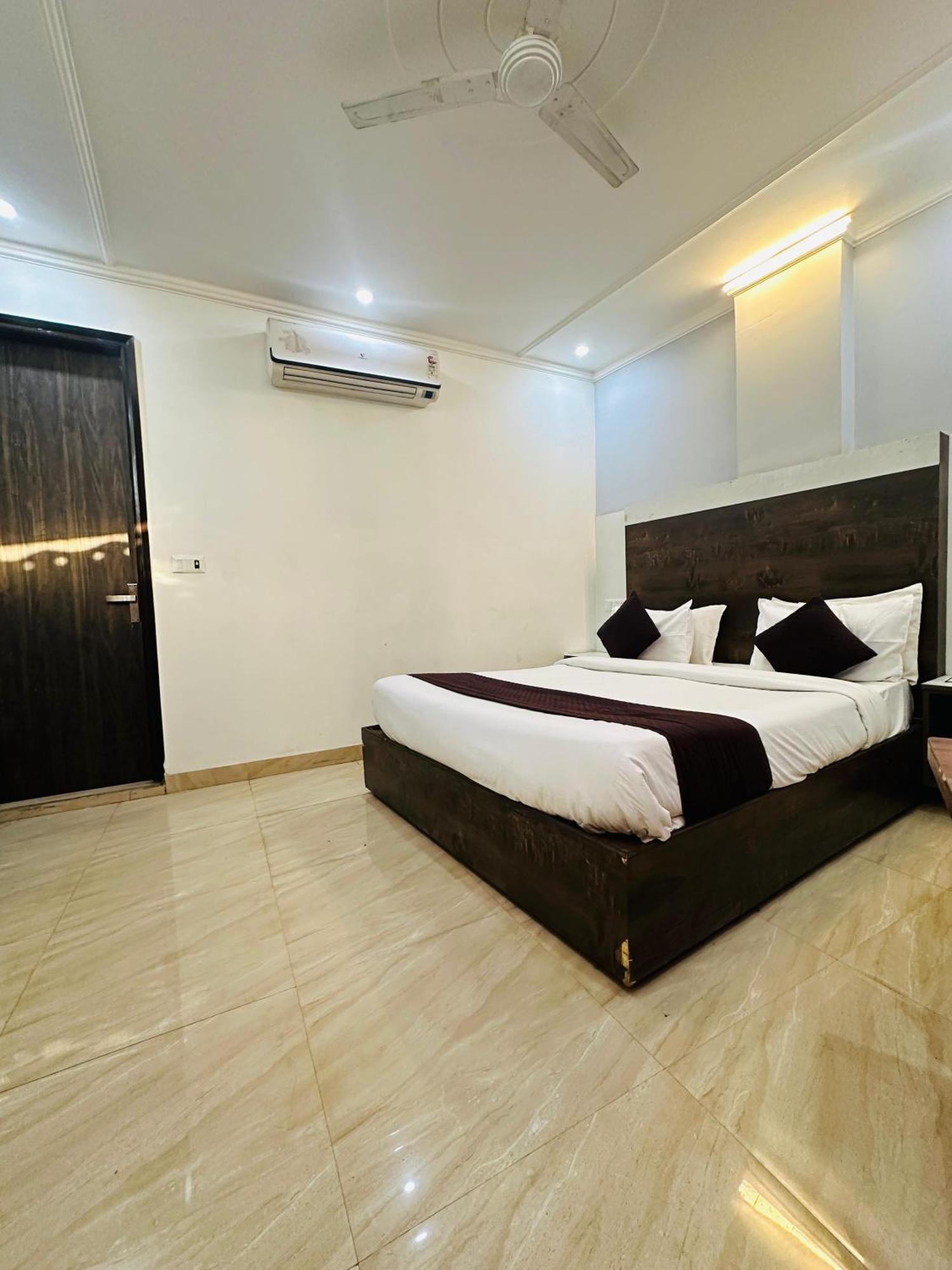 S R Palace Near Delhi International Airport