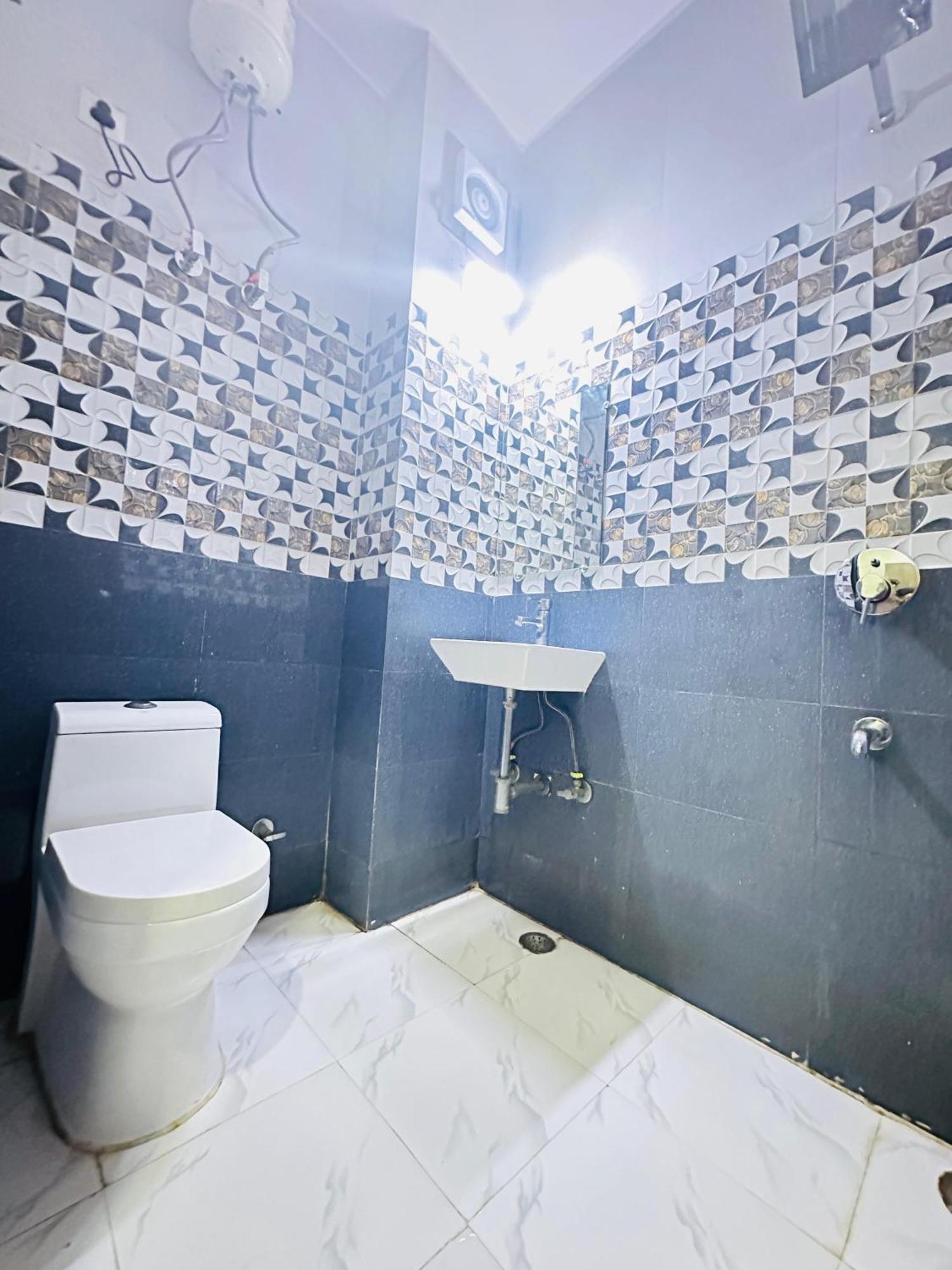Hotel S R Palace Near Delhi International Airport Nova Deli