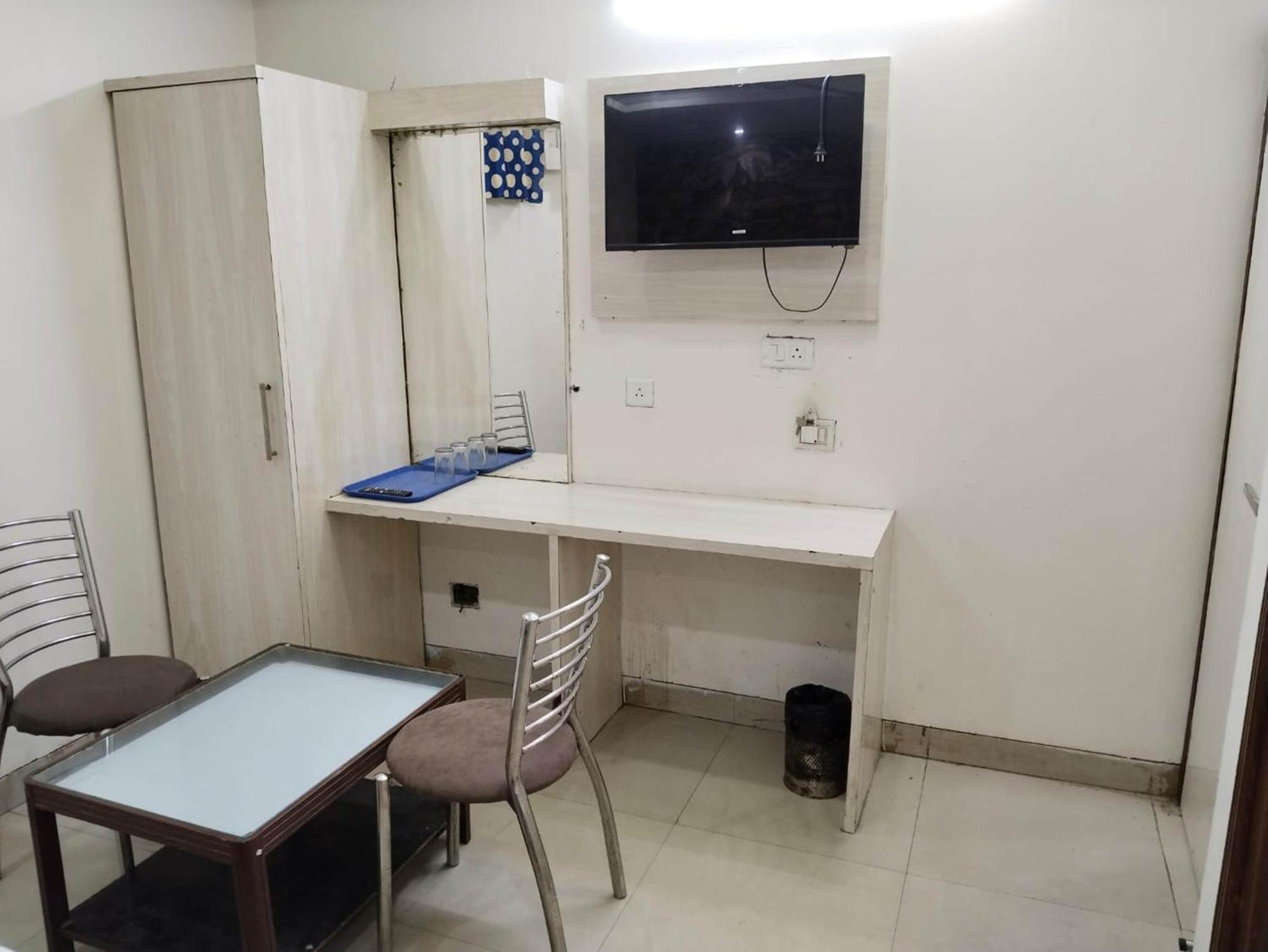 Aditya Near Railway Station Paharganj Homestay *