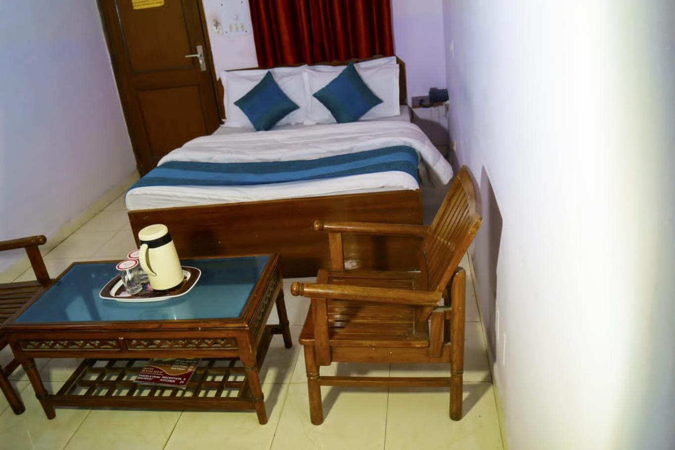 Hrs - Railway Station Guest house New Delhi