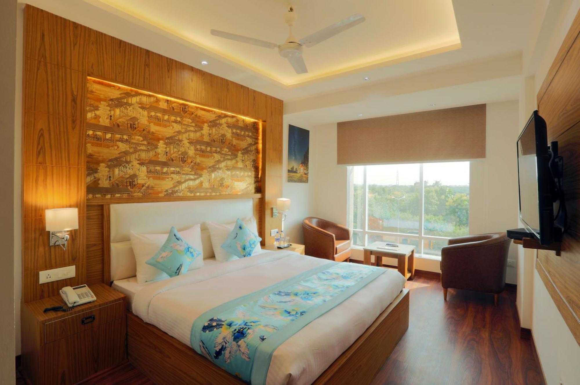 International By Star Group - Near Delhi Airport 3*
