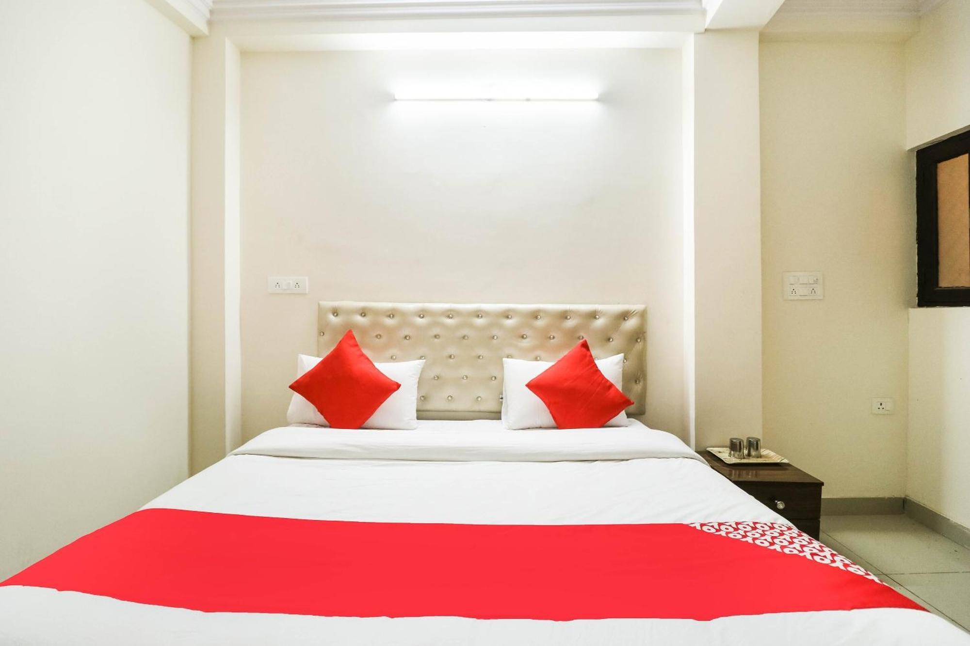 Hotel O Happy
