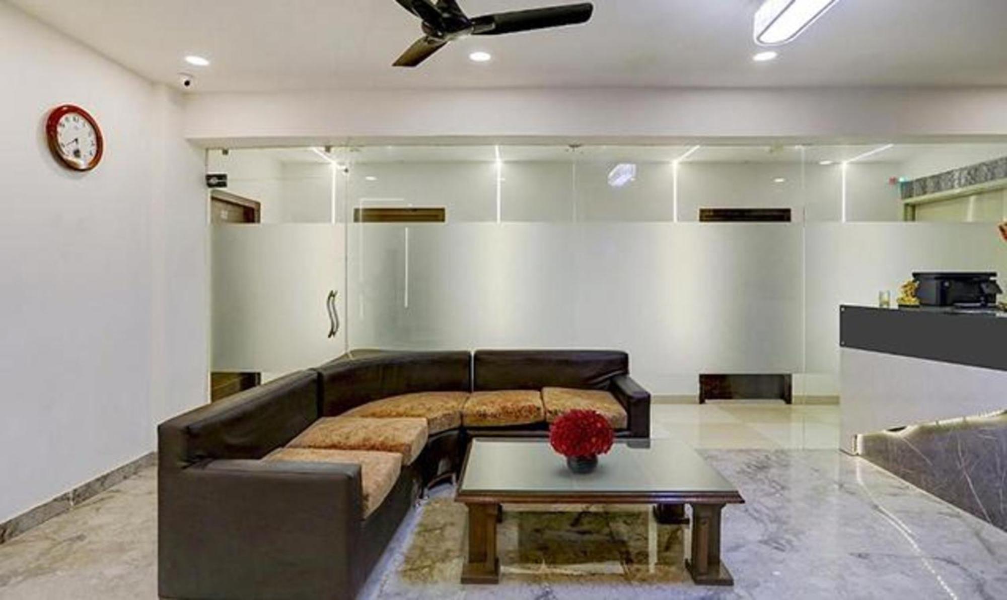 Townhouse West Near Udyog Nagar Metro Station 3* Nova Deli
