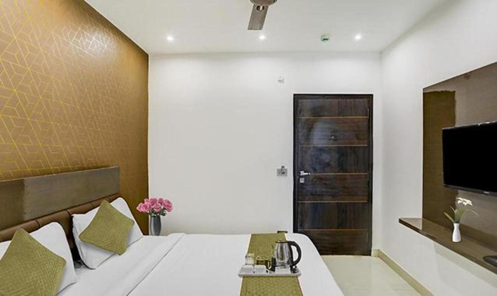 Townhouse West Near Udyog Nagar Metro Station Hotel Nova Deli