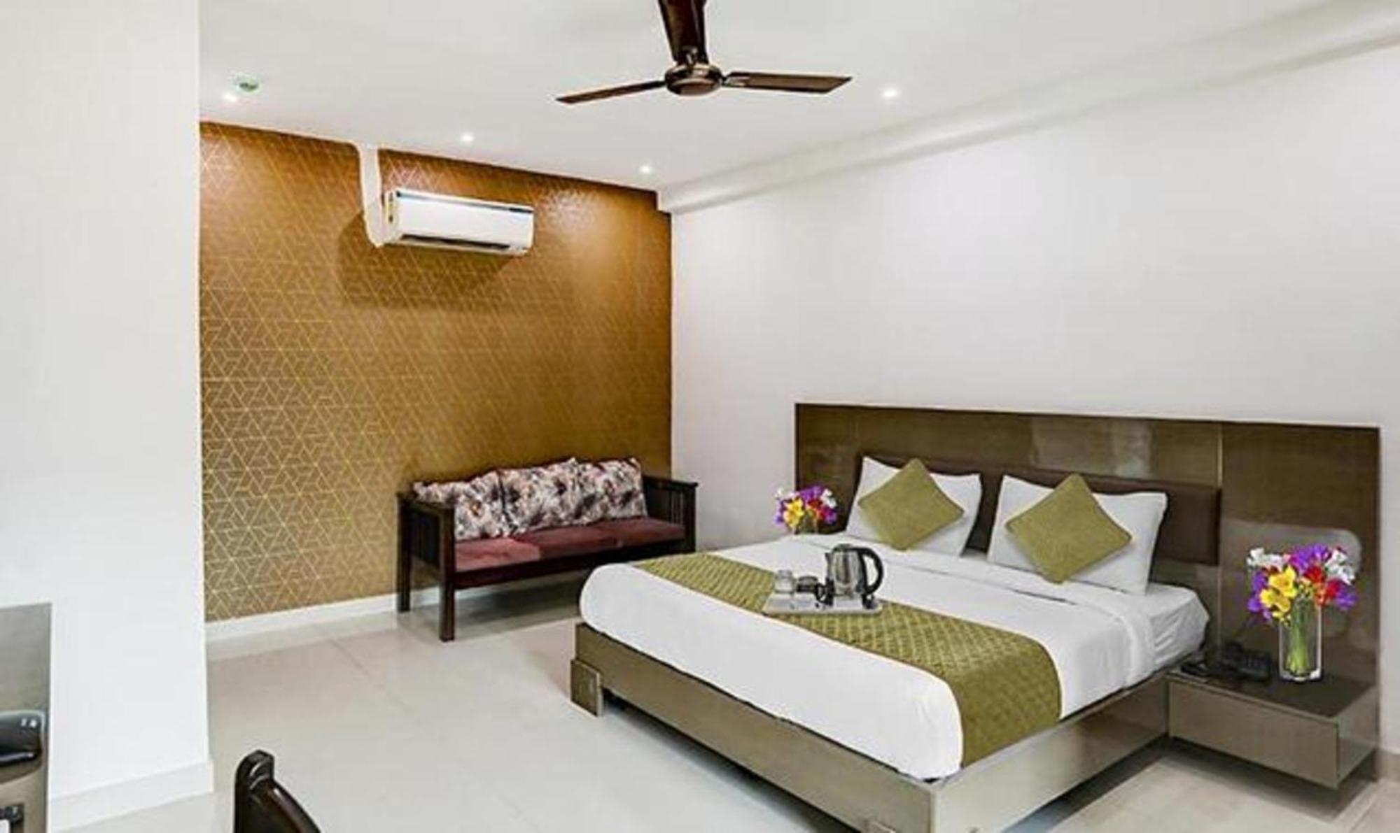 Townhouse West Near Udyog Nagar Metro Station Nova Deli