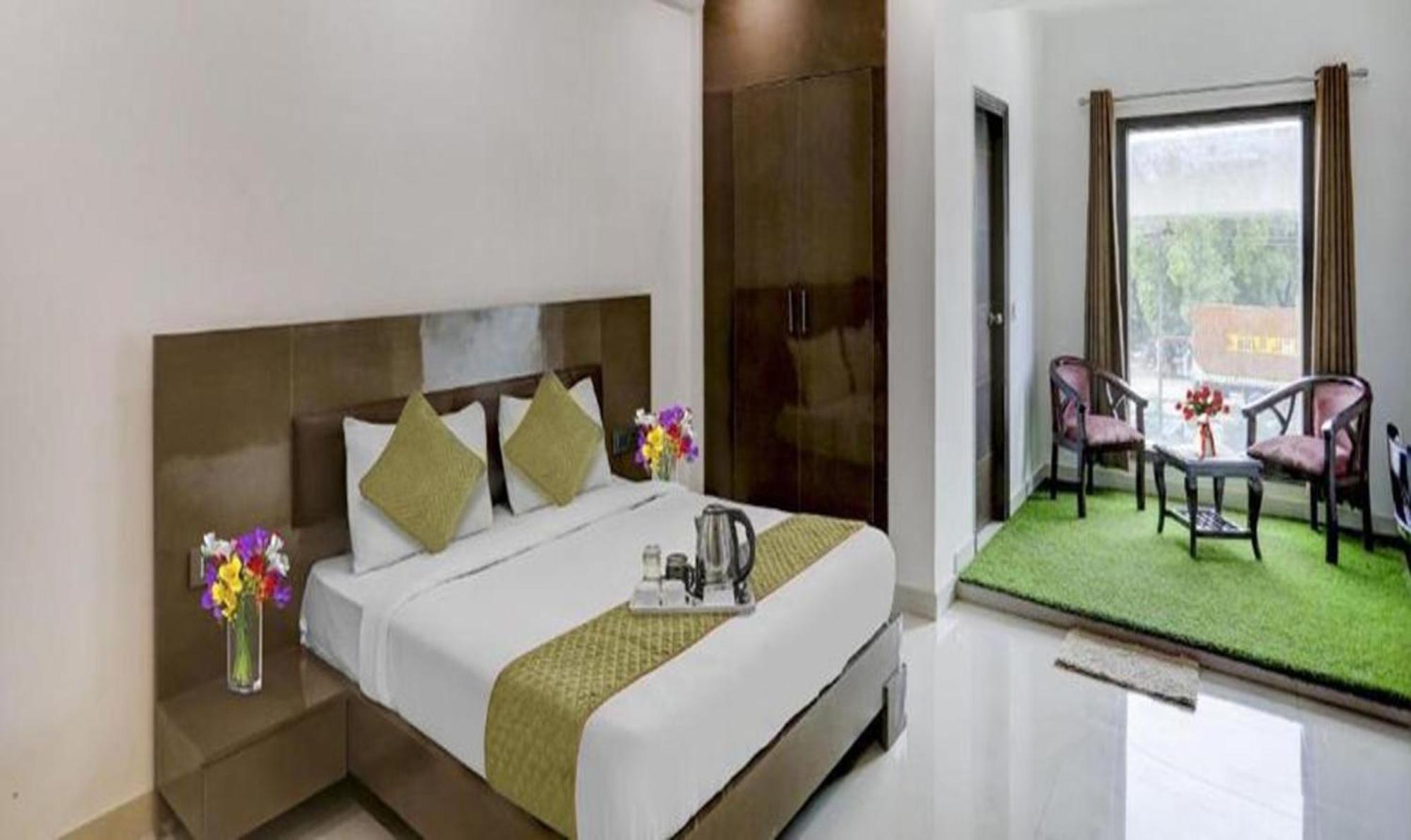 Townhouse West Near Udyog Nagar Metro Station 3* Nova Deli