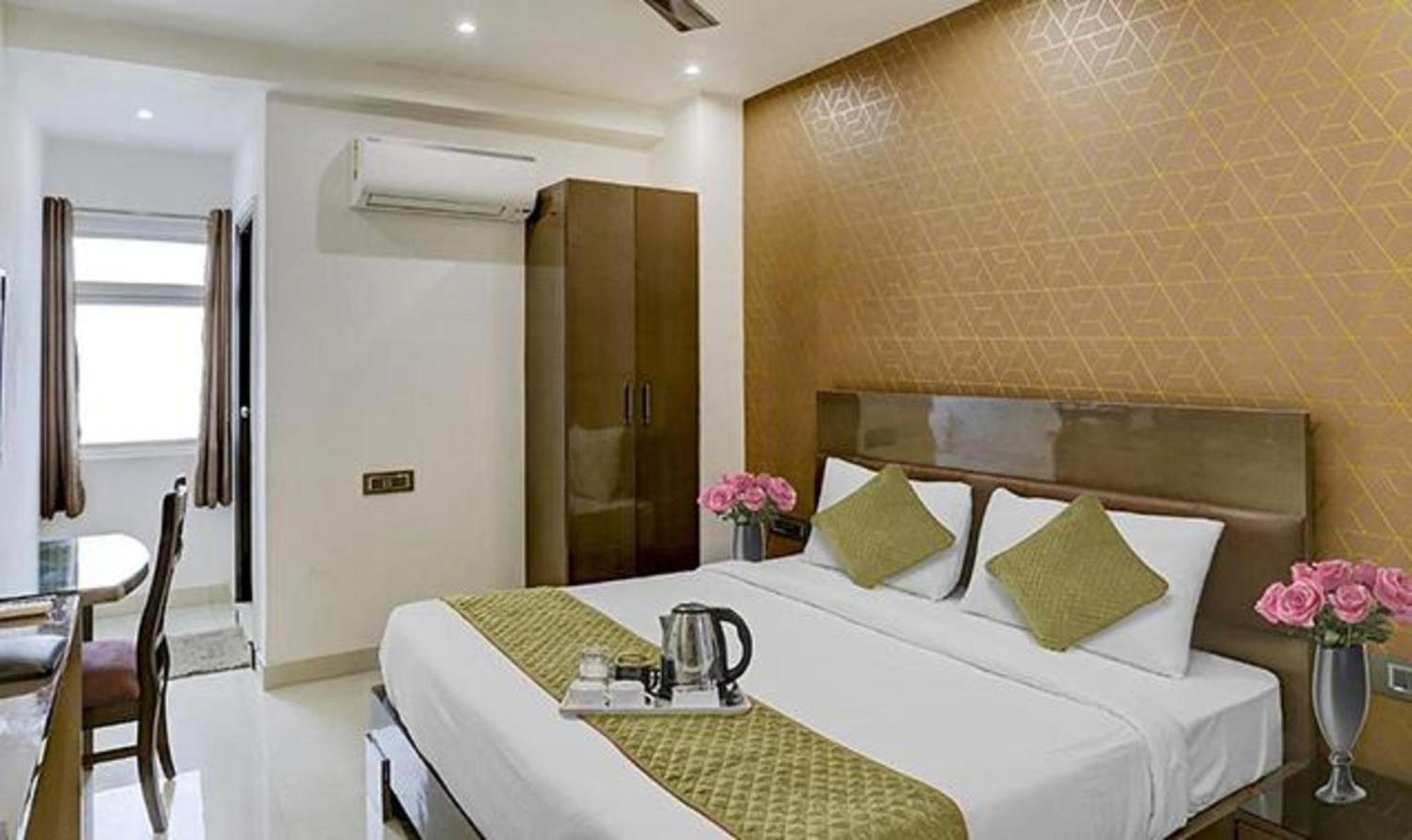 Townhouse West Near Udyog Nagar Metro Station Hotel Nova Deli