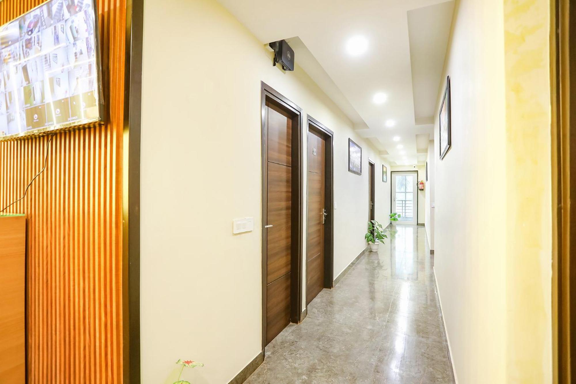 Fabhotel Nirvana Residency New Delhi