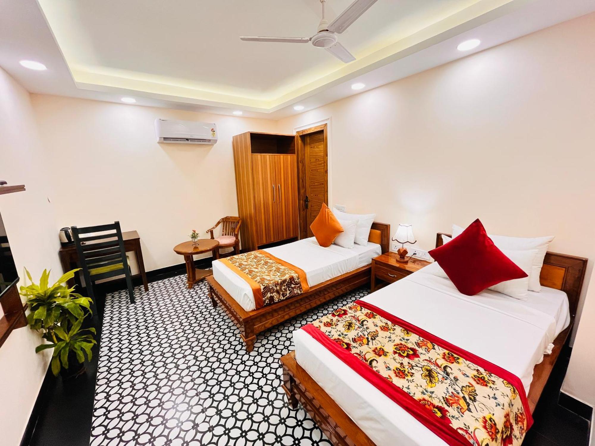 Apartment Galaxy - Park Near Hauz Khas South Delhi *