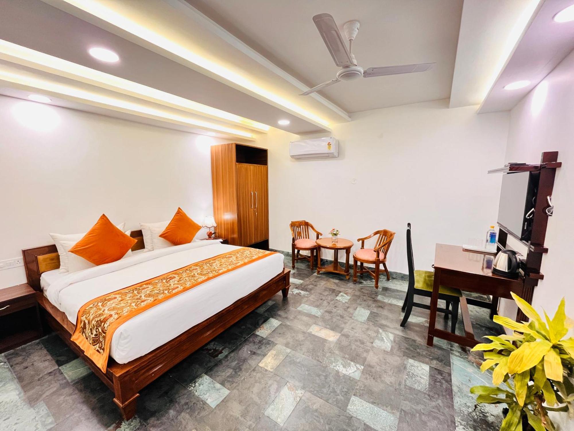 Apartment Galaxy - Park Near Hauz Khas South Delhi New Delhi