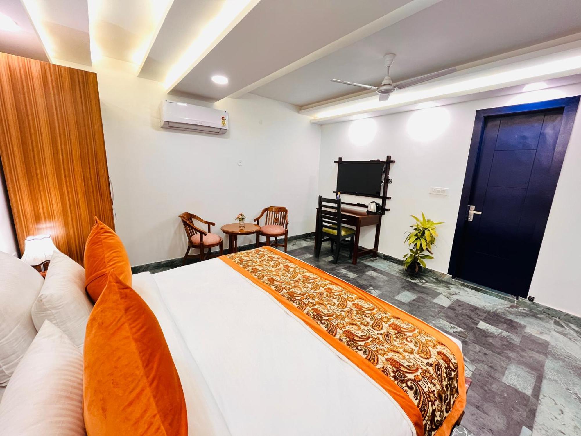 Apartment Galaxy - Park Near Hauz Khas South Delhi *