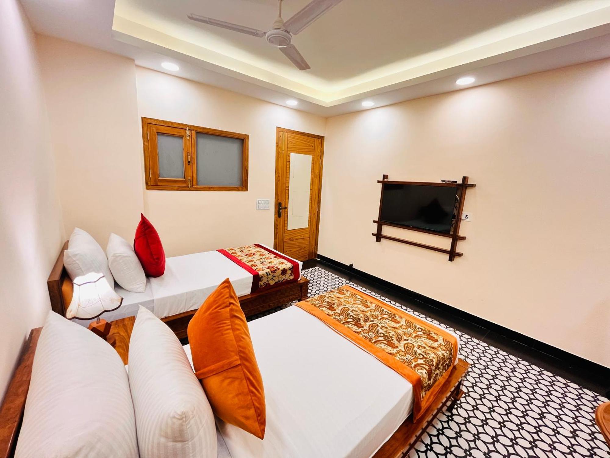 Galaxy - Park Near Hauz Khas South Delhi Apartment *